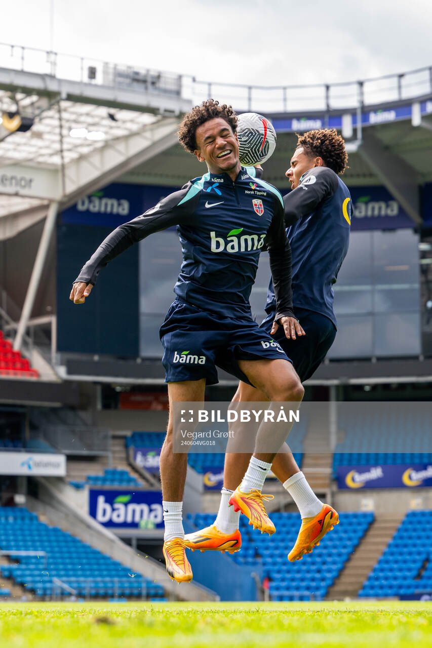 Oscar Bobb and Antonio Nusa of the Norwegian national