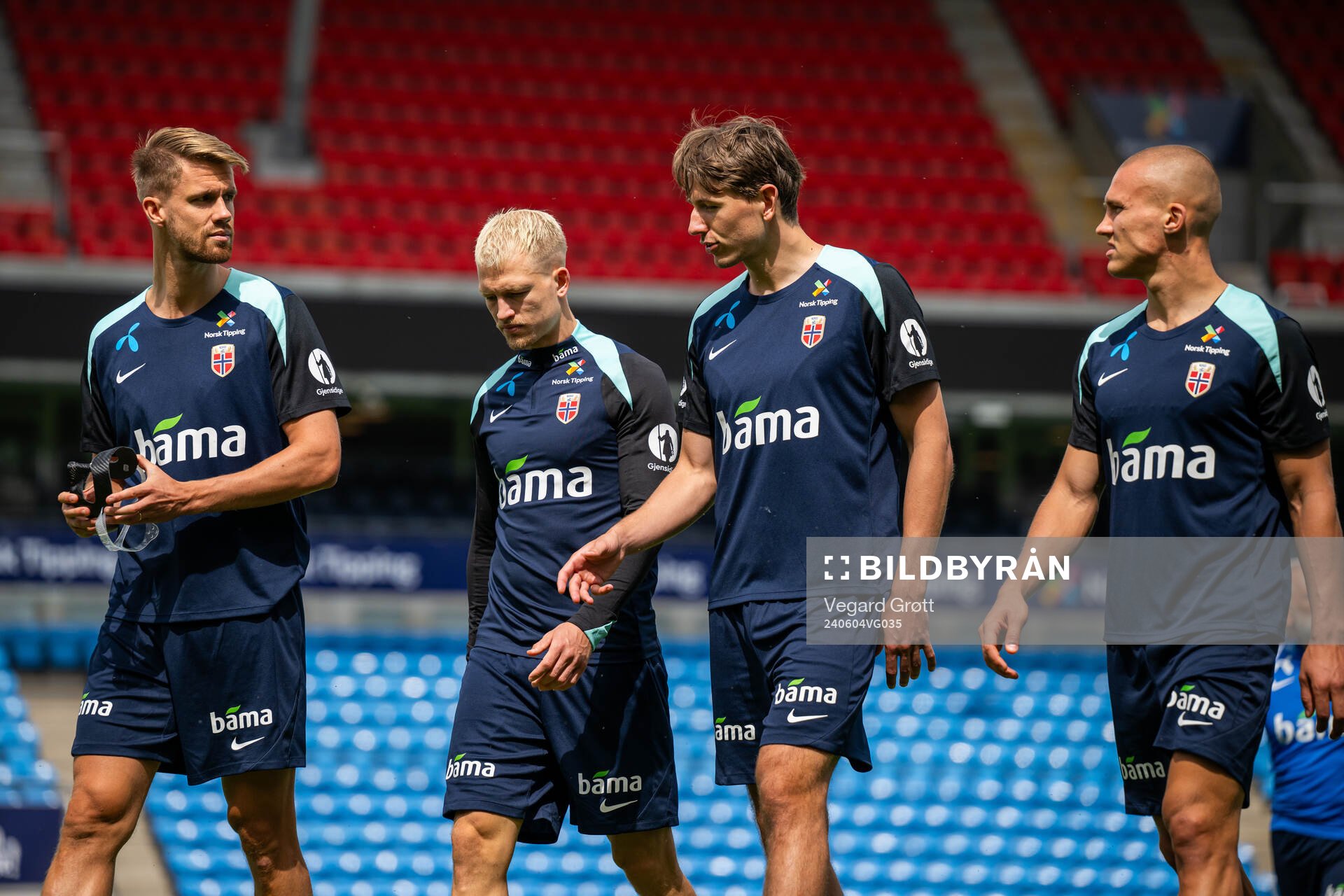 Kristoffer Ajer, Andreas Hanche-Olsen, Sander Berge and Leo