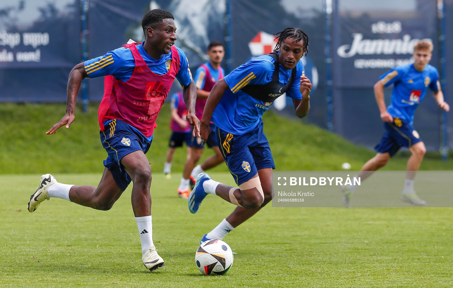 Josafat Mendes and Amar Ahmed Fatah of the Swedish under-21