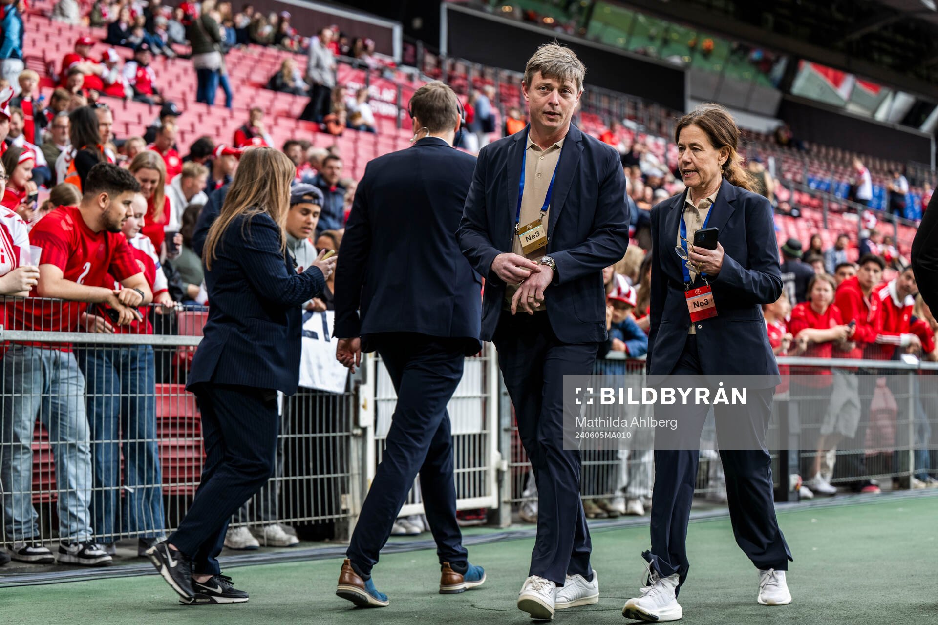 Head coach Jon Dahl Tomasson and media officer Petra