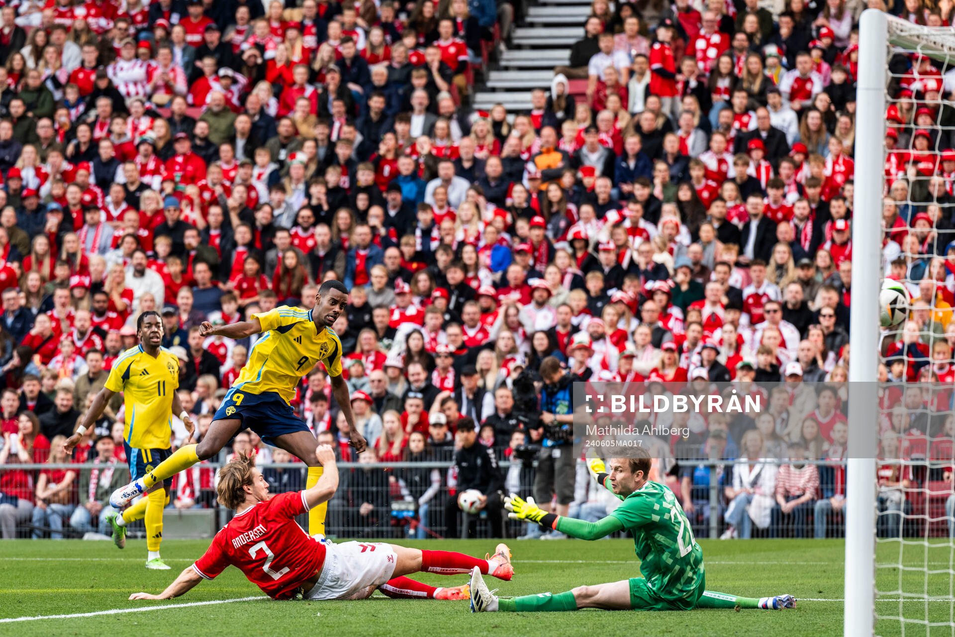 Alexander Isak of Sweden scores 1-1