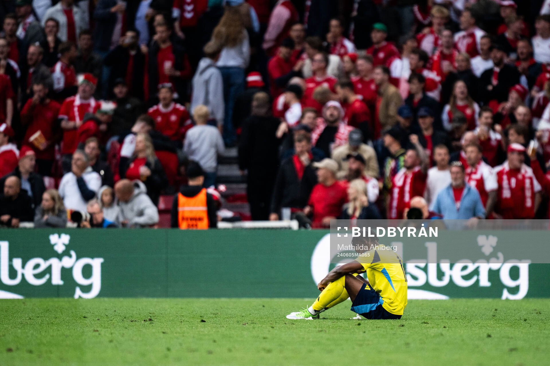 Anthony Elanga of Sweden looks dejected
