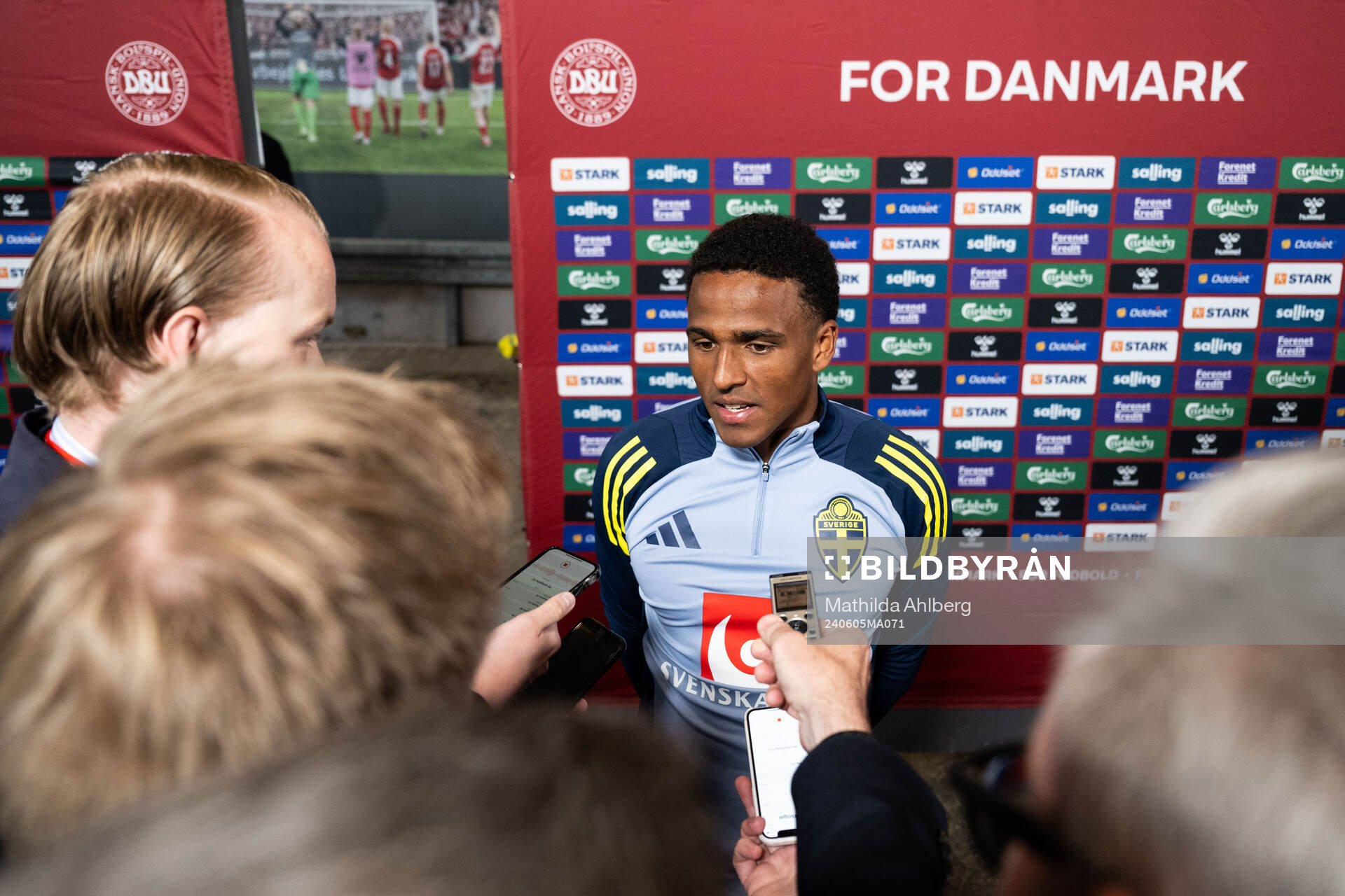 Niclas Eliasson of Sweden in mixed zone