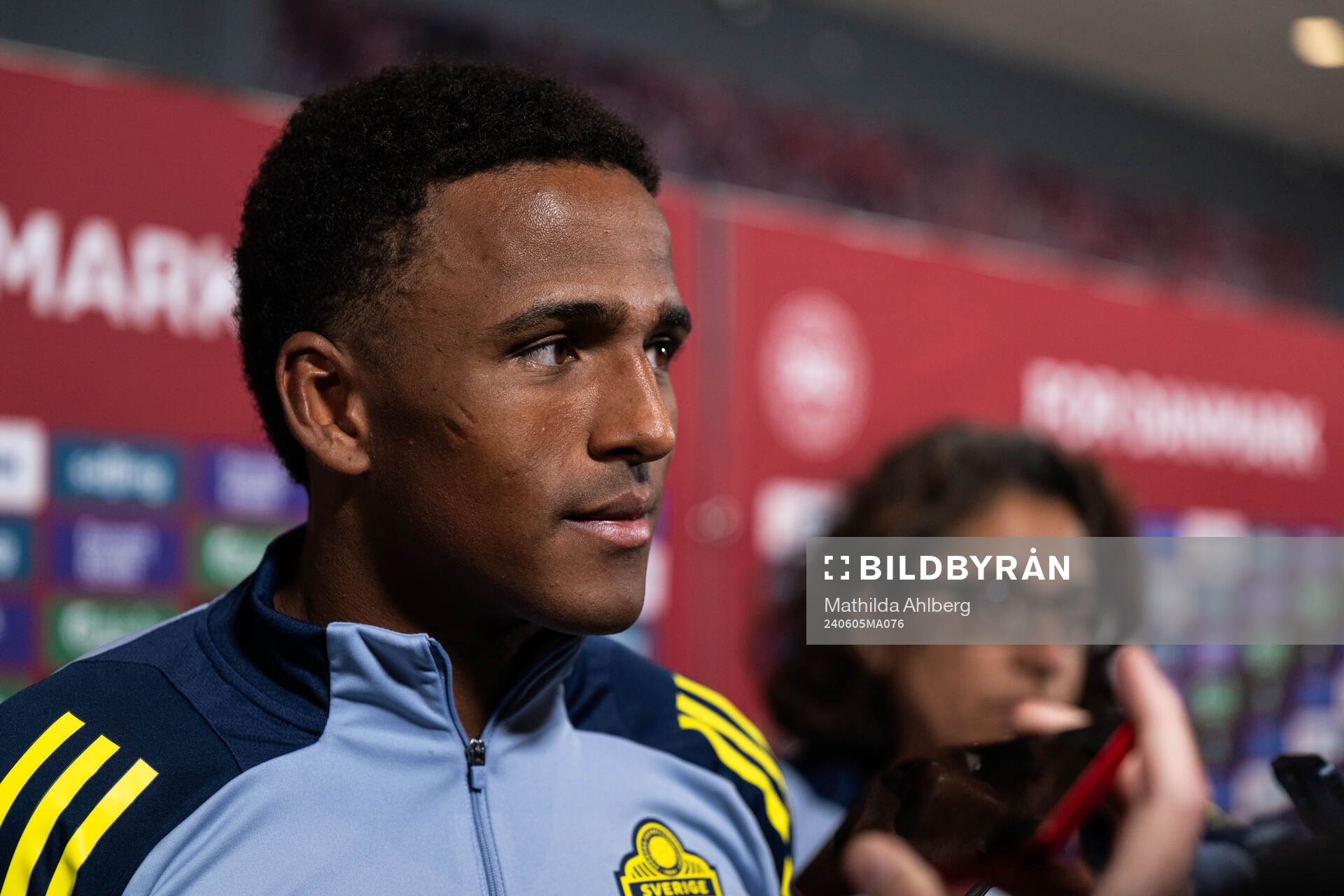 Niclas Eliasson of Sweden in mixed zone