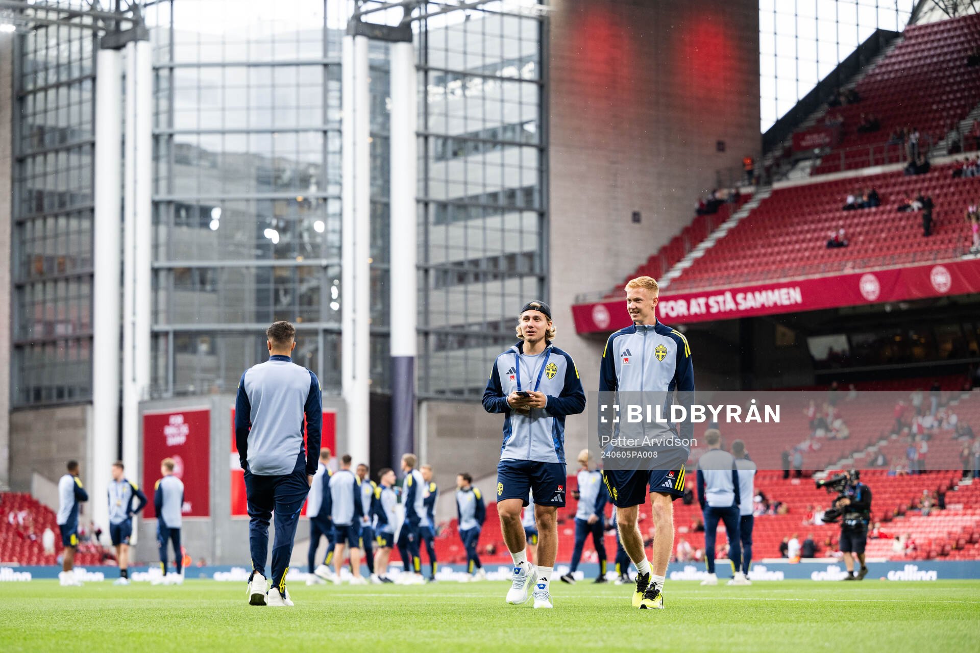 Sebastian Nanasi and Hugo Larsson of Sweden
