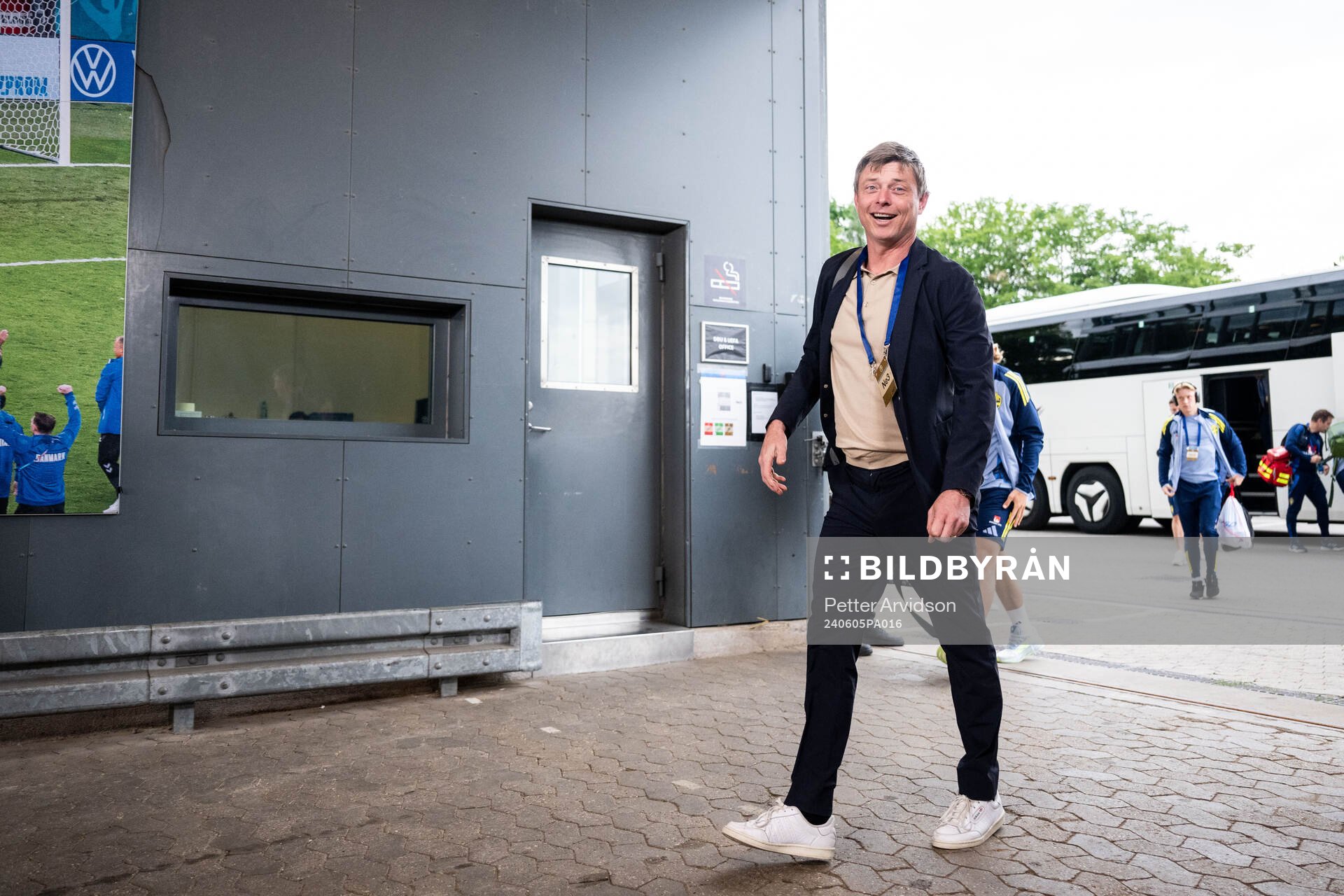 Head coach Jon Dahl Tomasson of Sweden