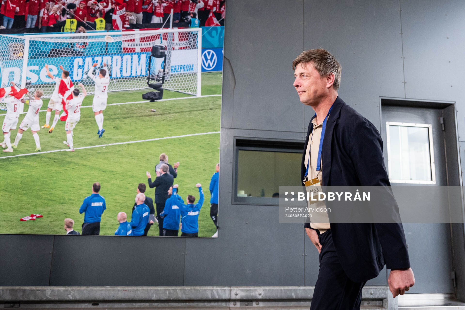 Head coach Jon Dahl Tomasson of Sweden