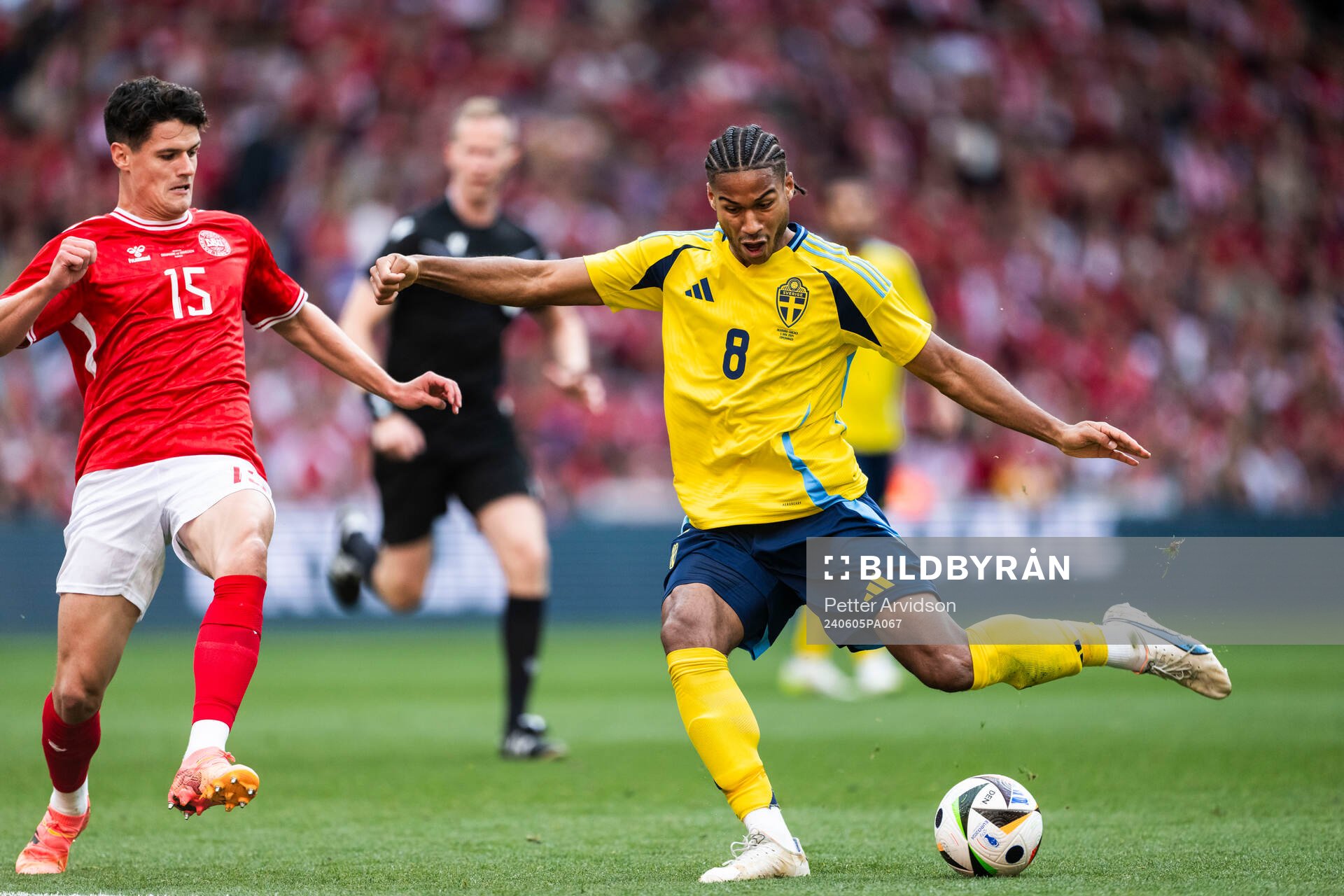 Christian Nørgaard of Denmark and Jens-Lys Michel Cajuste