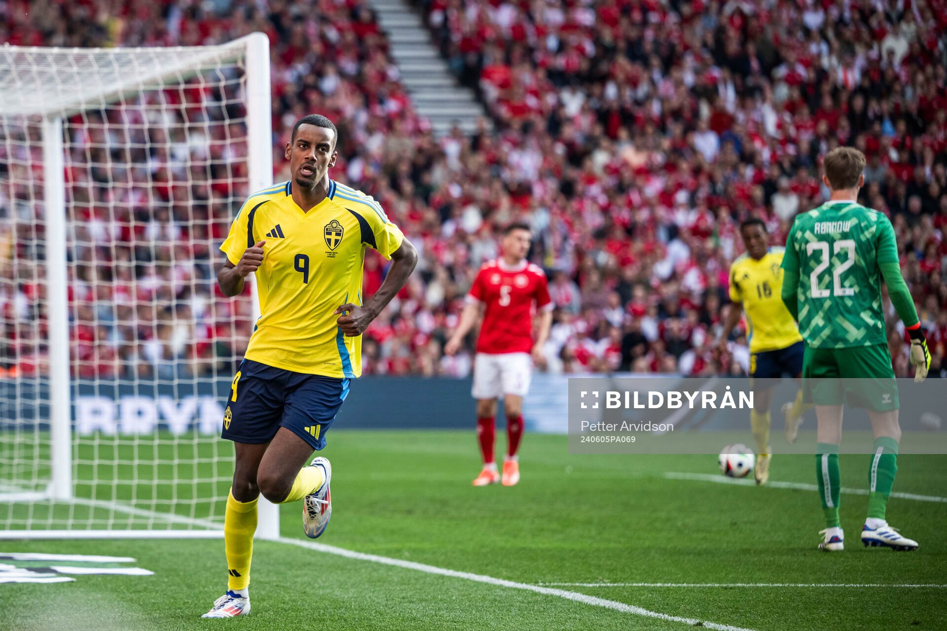 Alexander Isak of Sweden celebrates