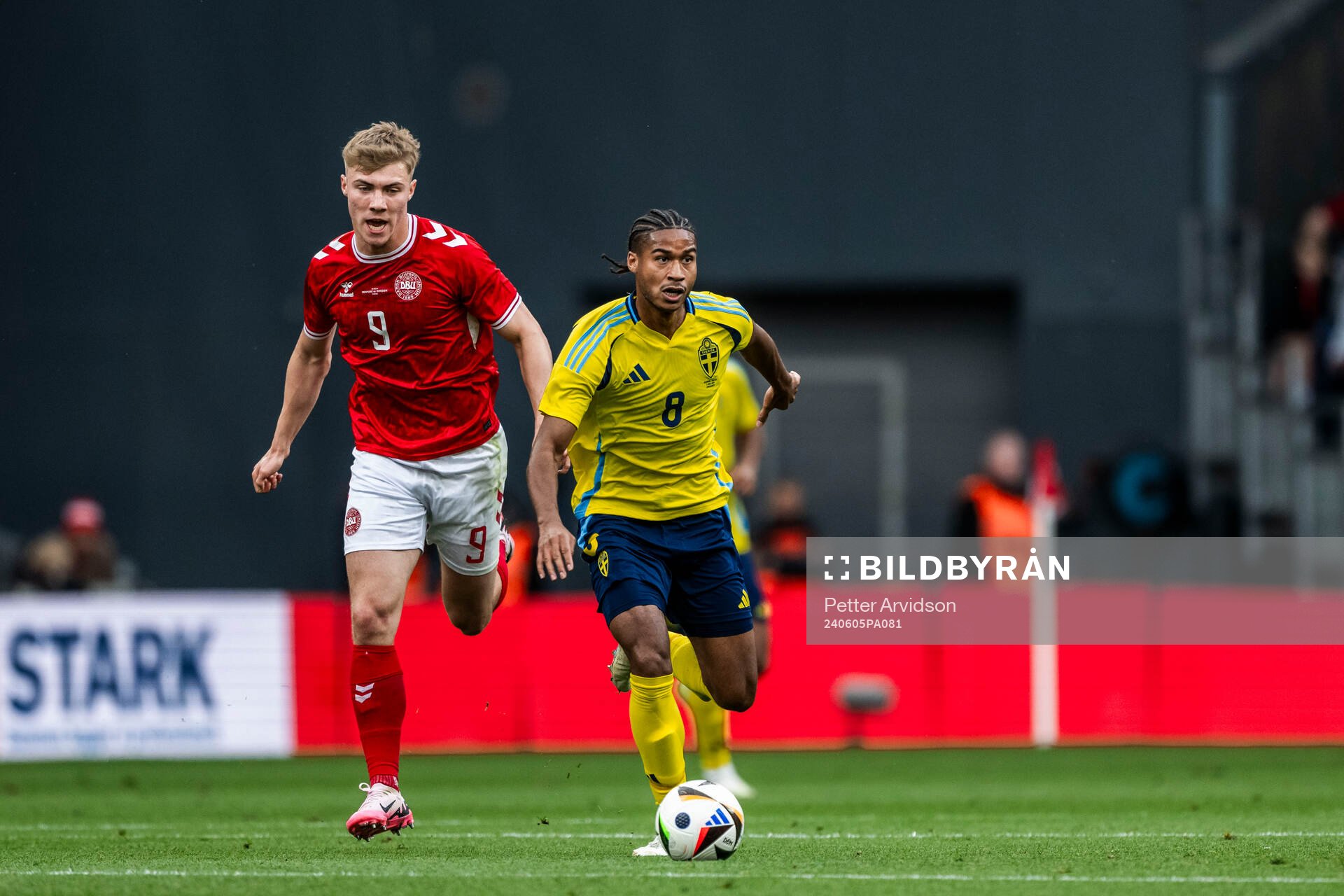 Rasmus Højlund of Denmark and Jens-Lys Michel Cajuste of