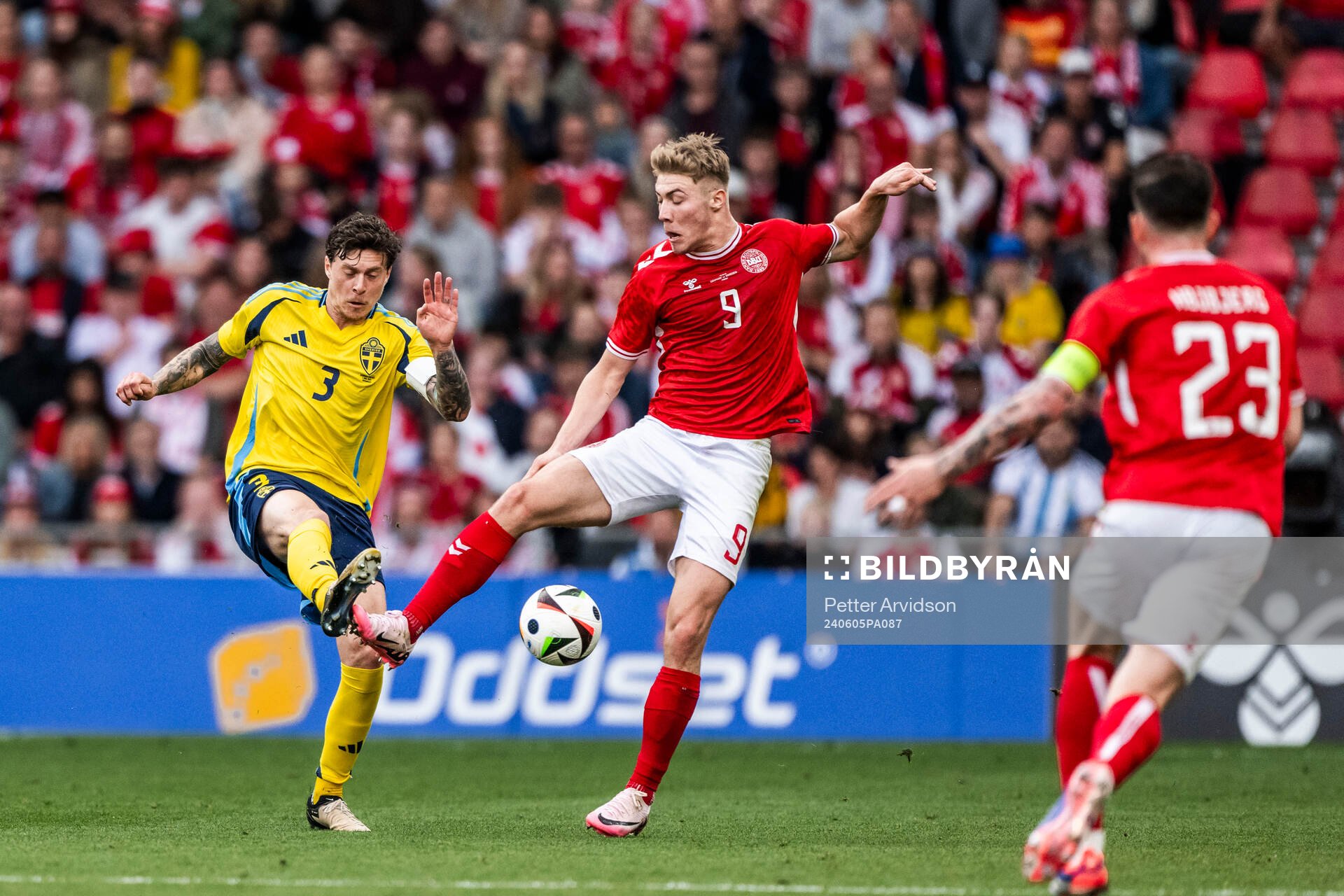 Victor Nilsson Lindelöf of Sweden and Rasmus Højlund of