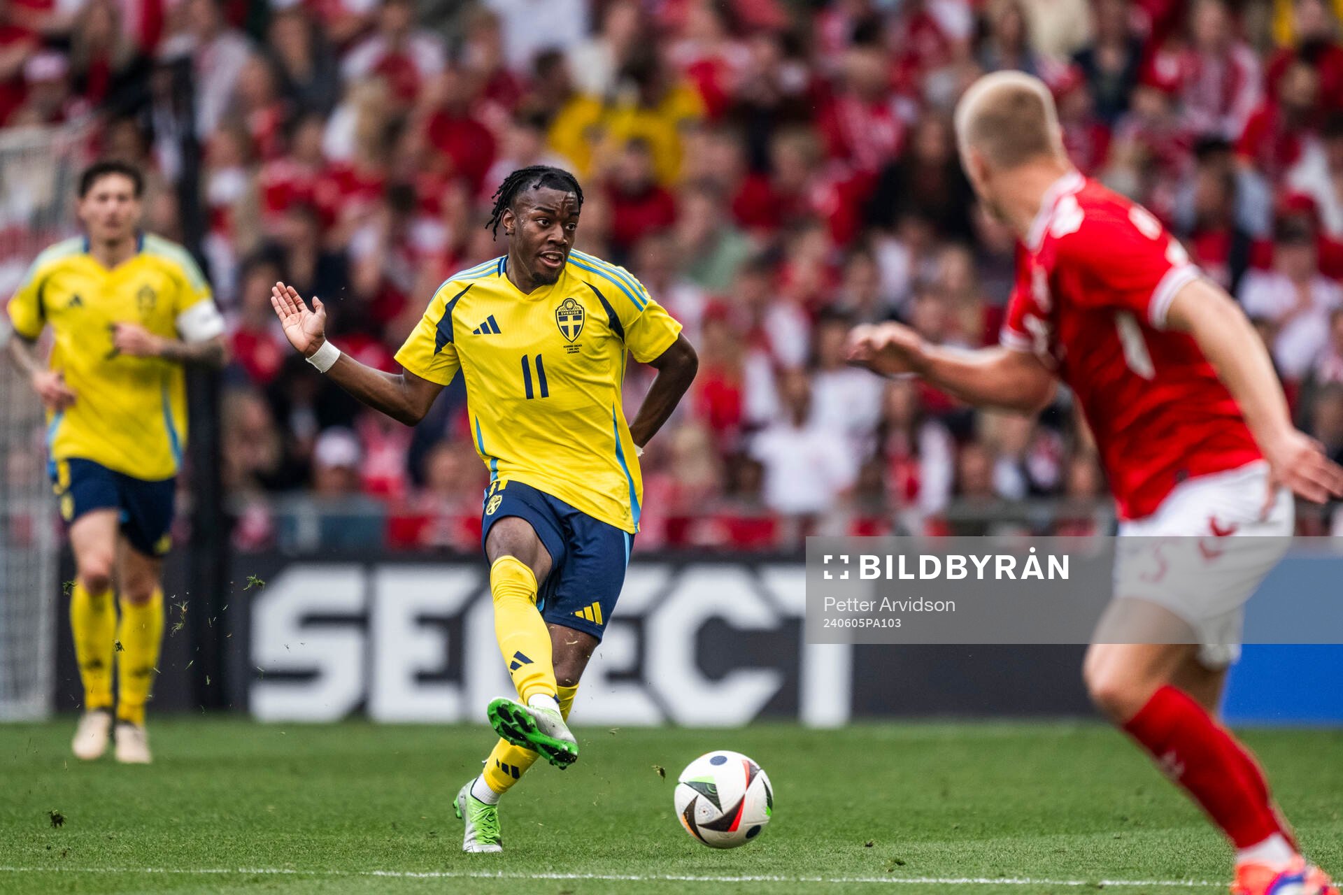 Anthony Elanga of Sweden