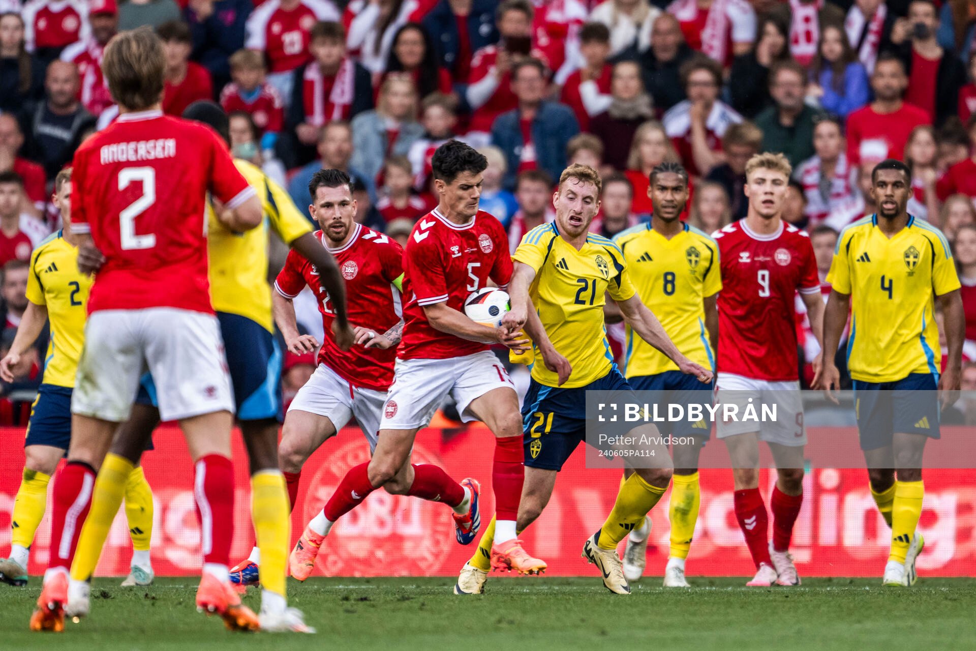 Christian Nørgaard of Denmark and Dejan Kulusevski of
