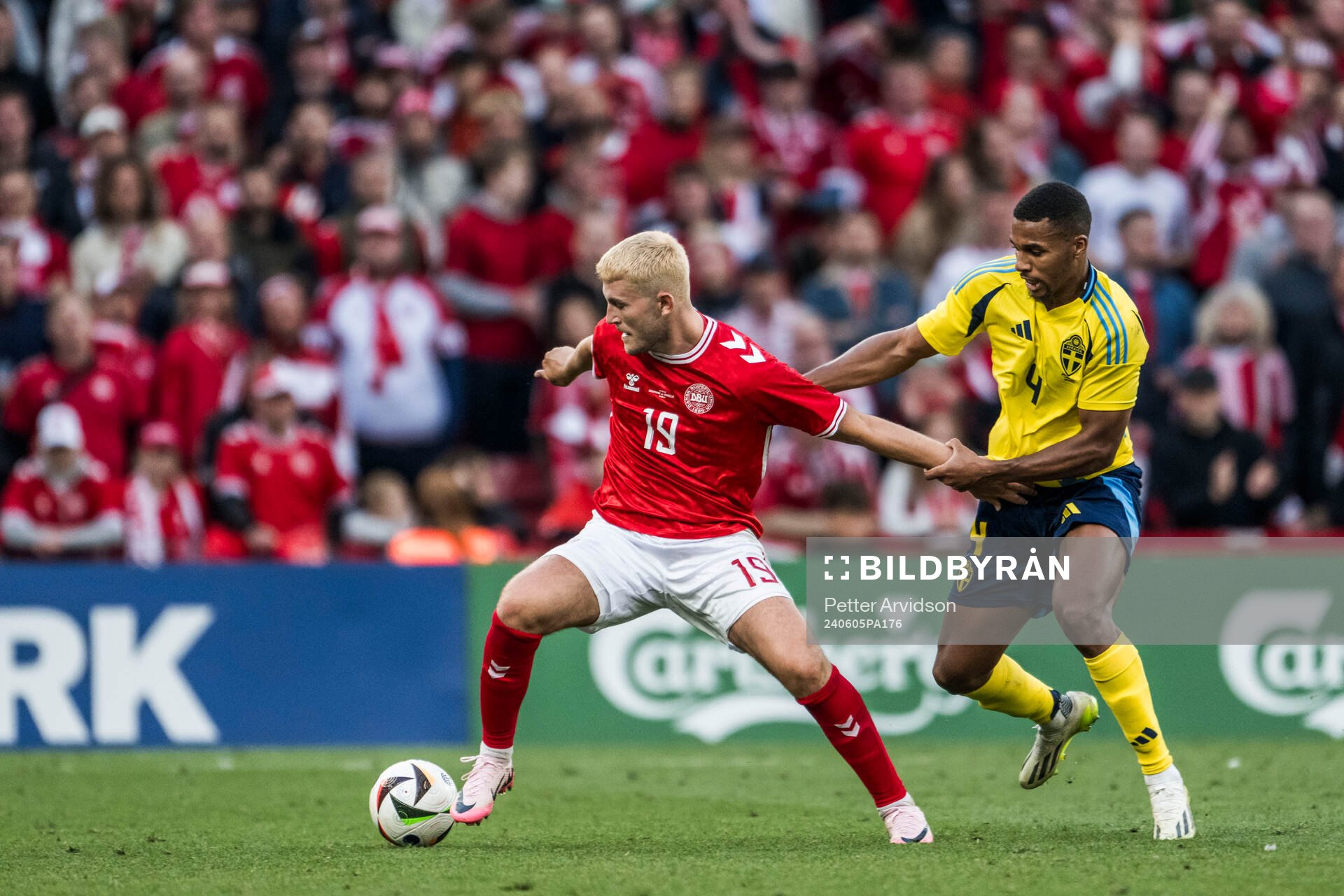 Jonas Wind of Denmark and Isak Hien of Sweden