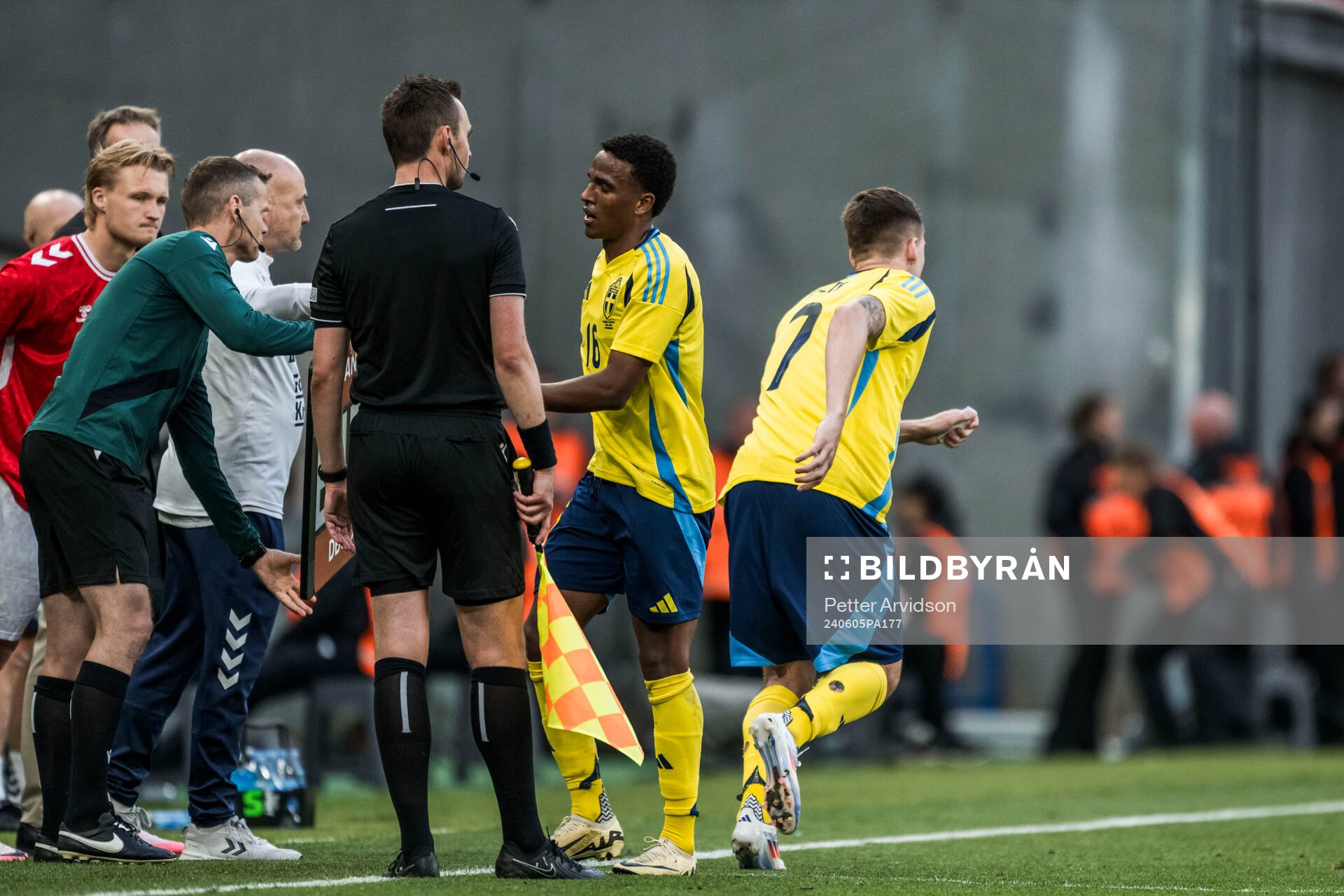 Niclas Eliasson is substituted off for Emil Holm of Sweden