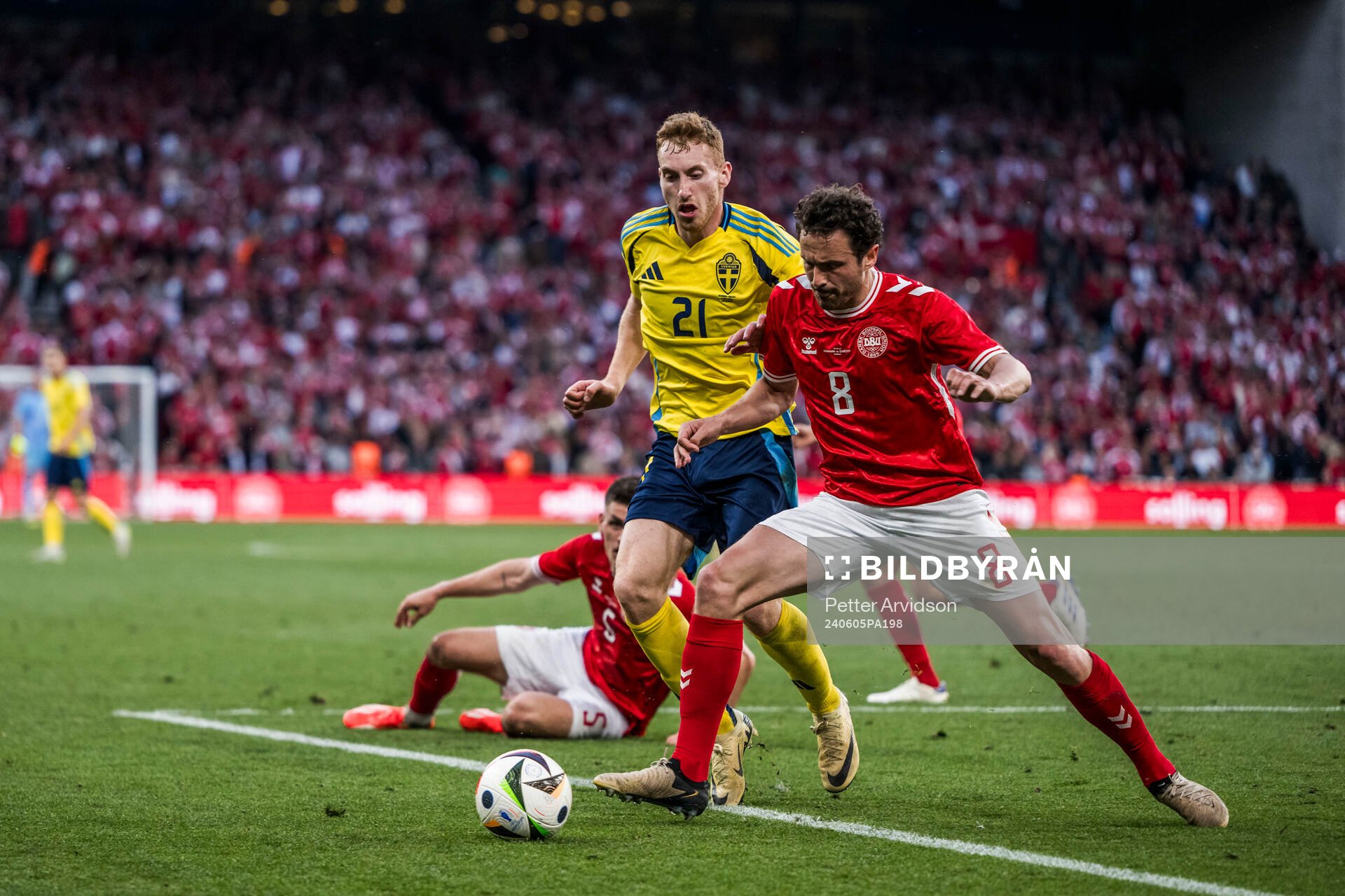Dejan Kulusevski of Sweden and Thomas Delaney of Denmark
