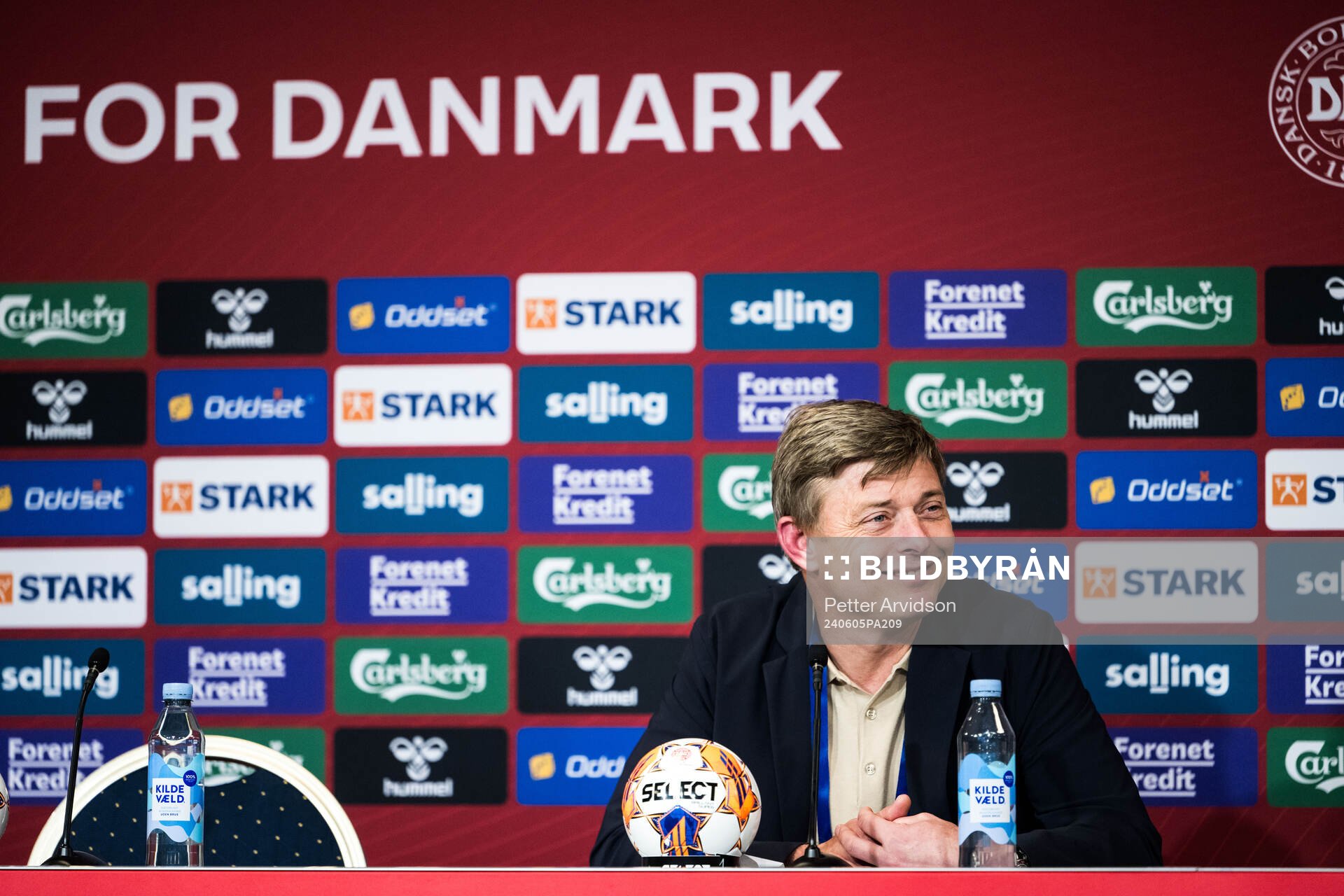 Head coach Jon Dahl Tomasson of Sweden