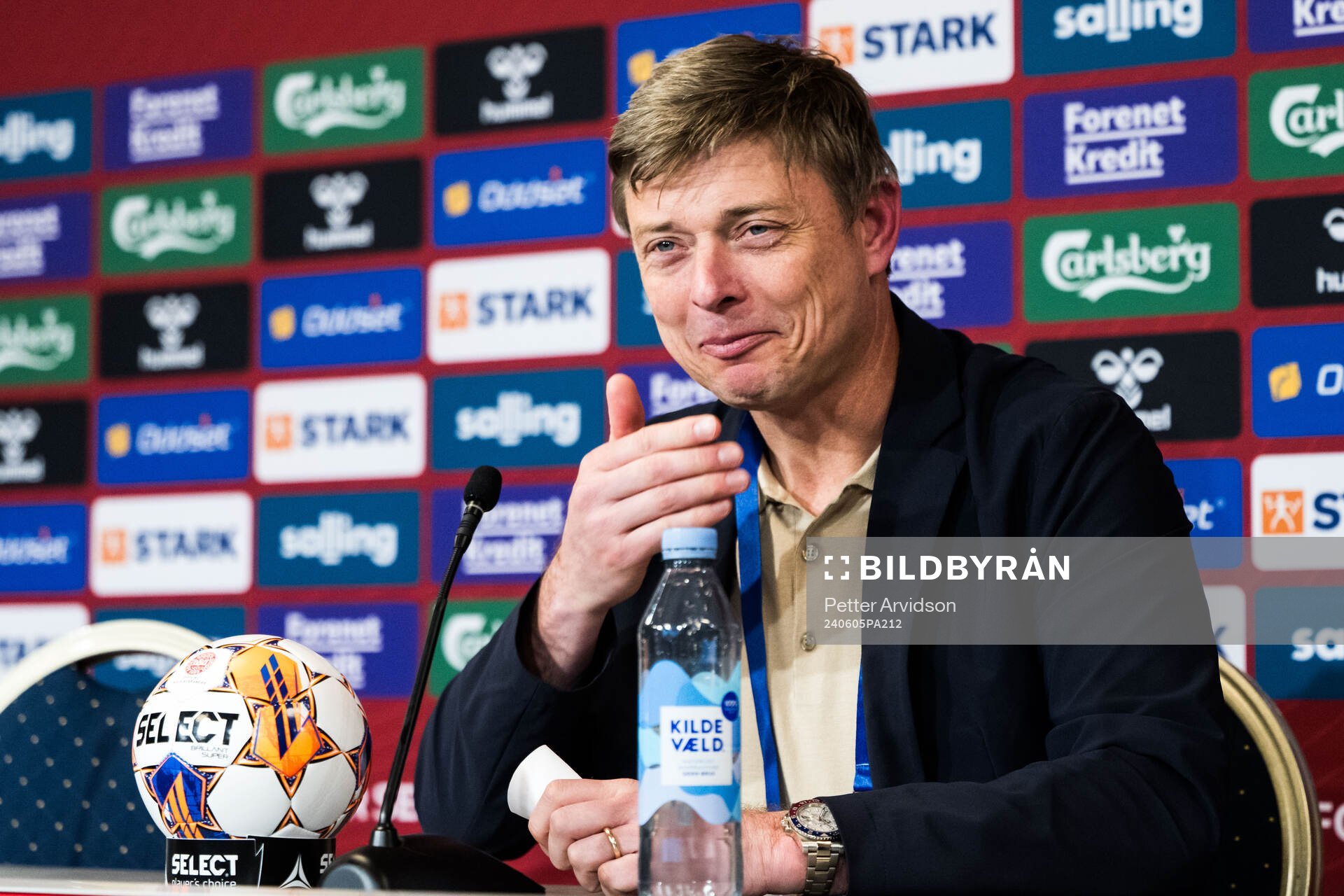 Head coach Jon Dahl Tomasson of Sweden