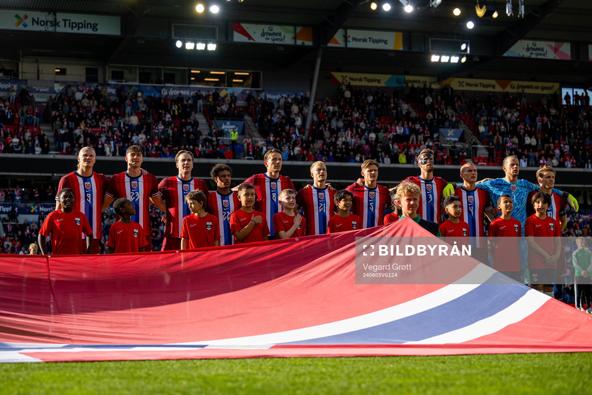 Players of Norway line up