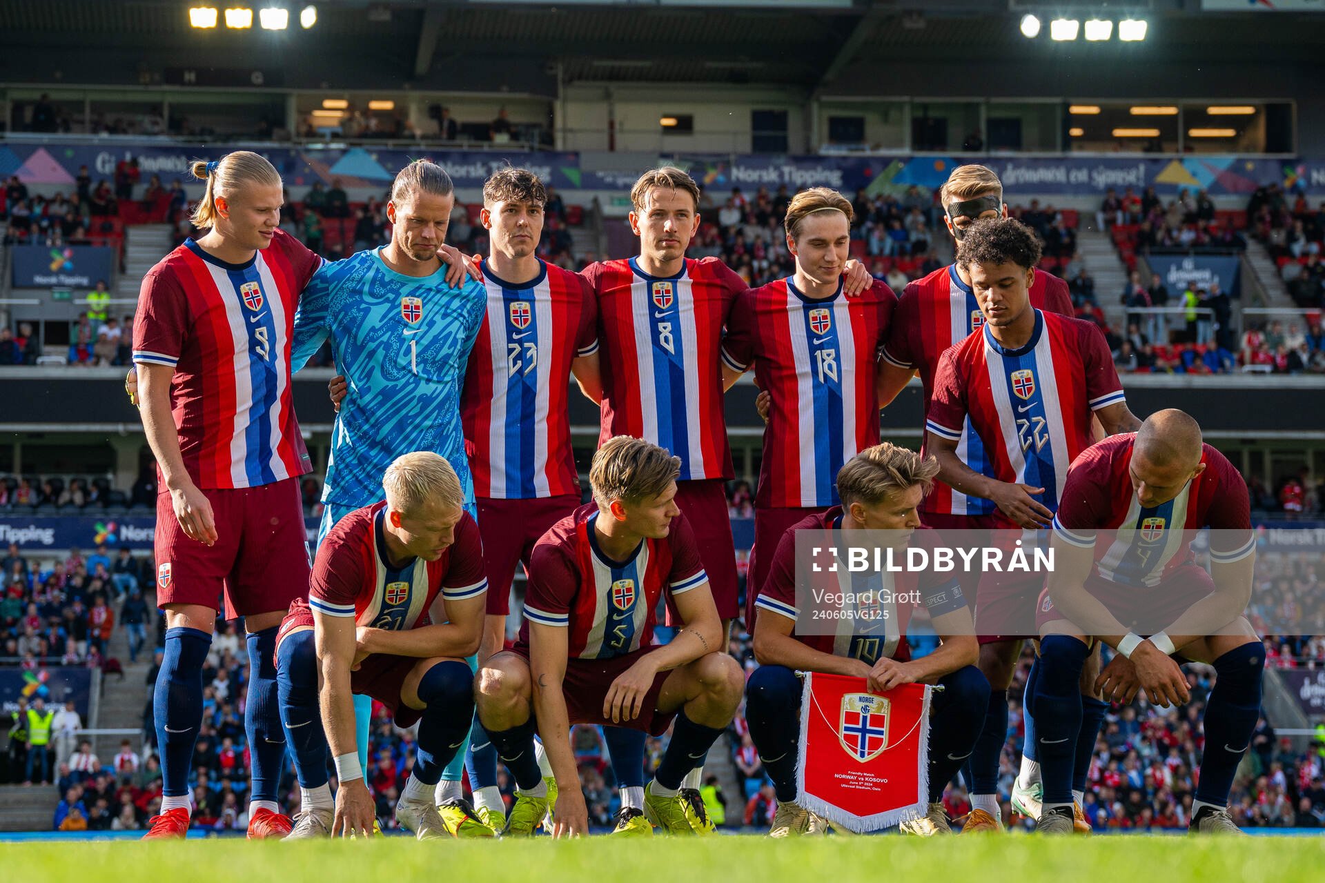 The starting eleven of Norway pose for a team photo