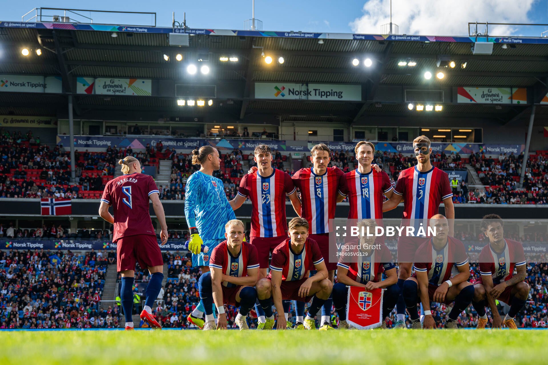 The starting eleven of Norway pose for a team photo