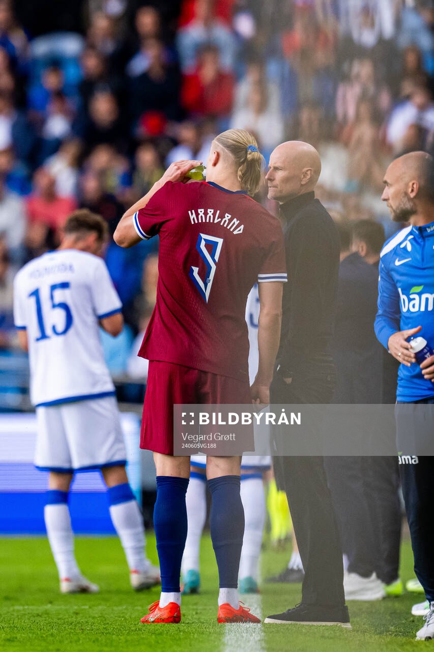 Erling Braut Haaland and Ståle Solbakken, head coach of