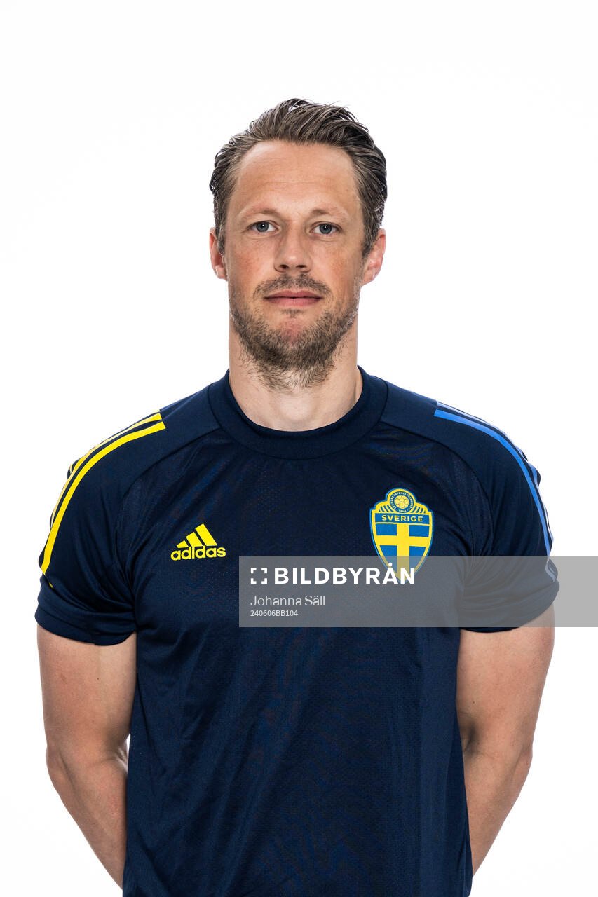 Emil Grändås Tränare, poserar för ett porträtt under en fotografering med det svenska P17-landslaget i fotboll den 6 juni 2024 i Stockholm. 
