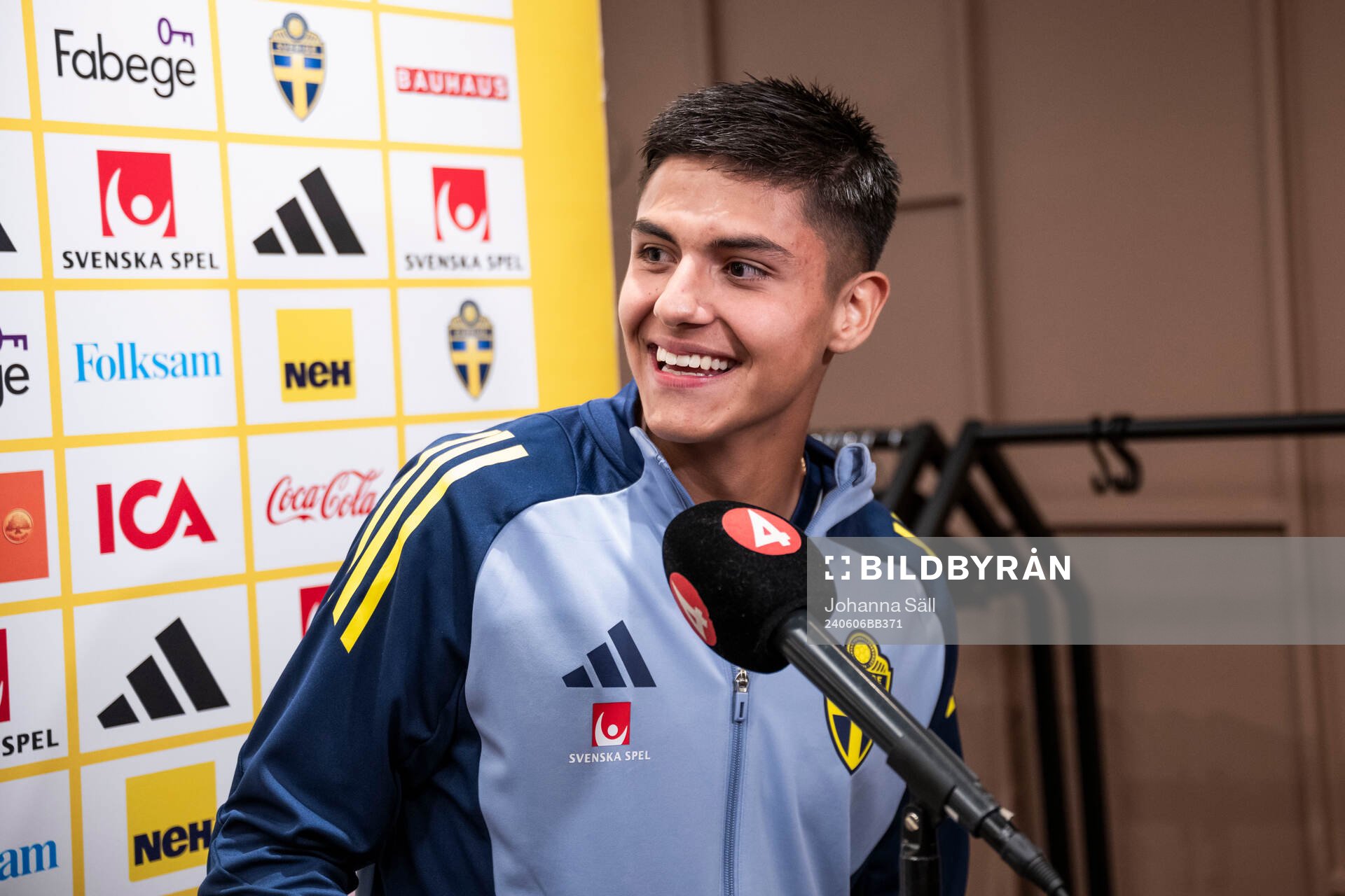 Matteo Perez Vinlöf of the Swedish national football team