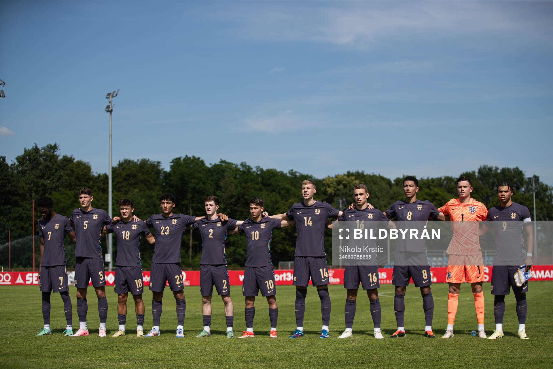 Players of England at line up