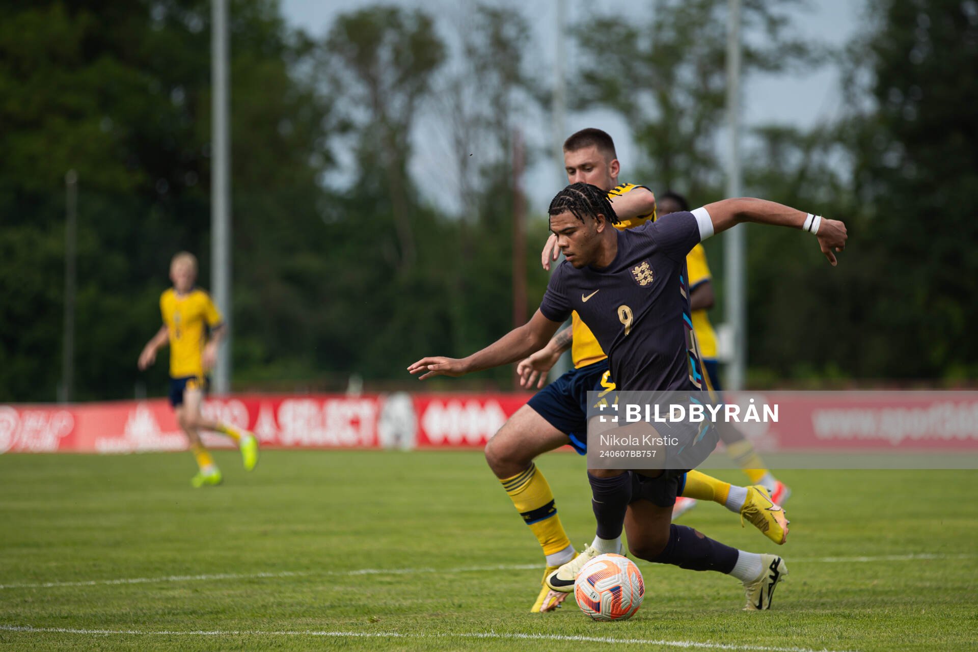Tim Prica of Sweden and Dane Scarlett of England