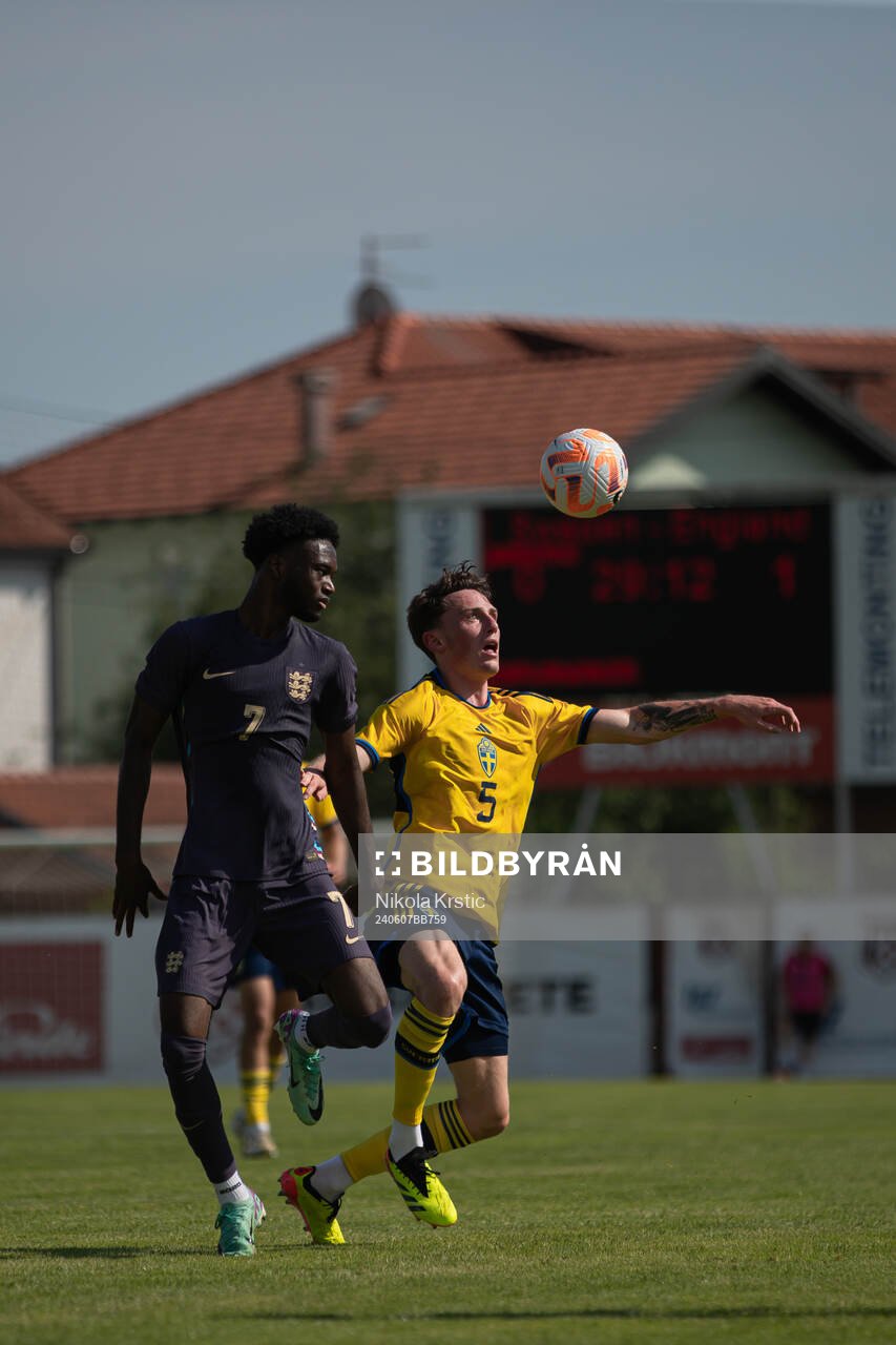 Abu Kamara of England and Noah Persson of Sweden
