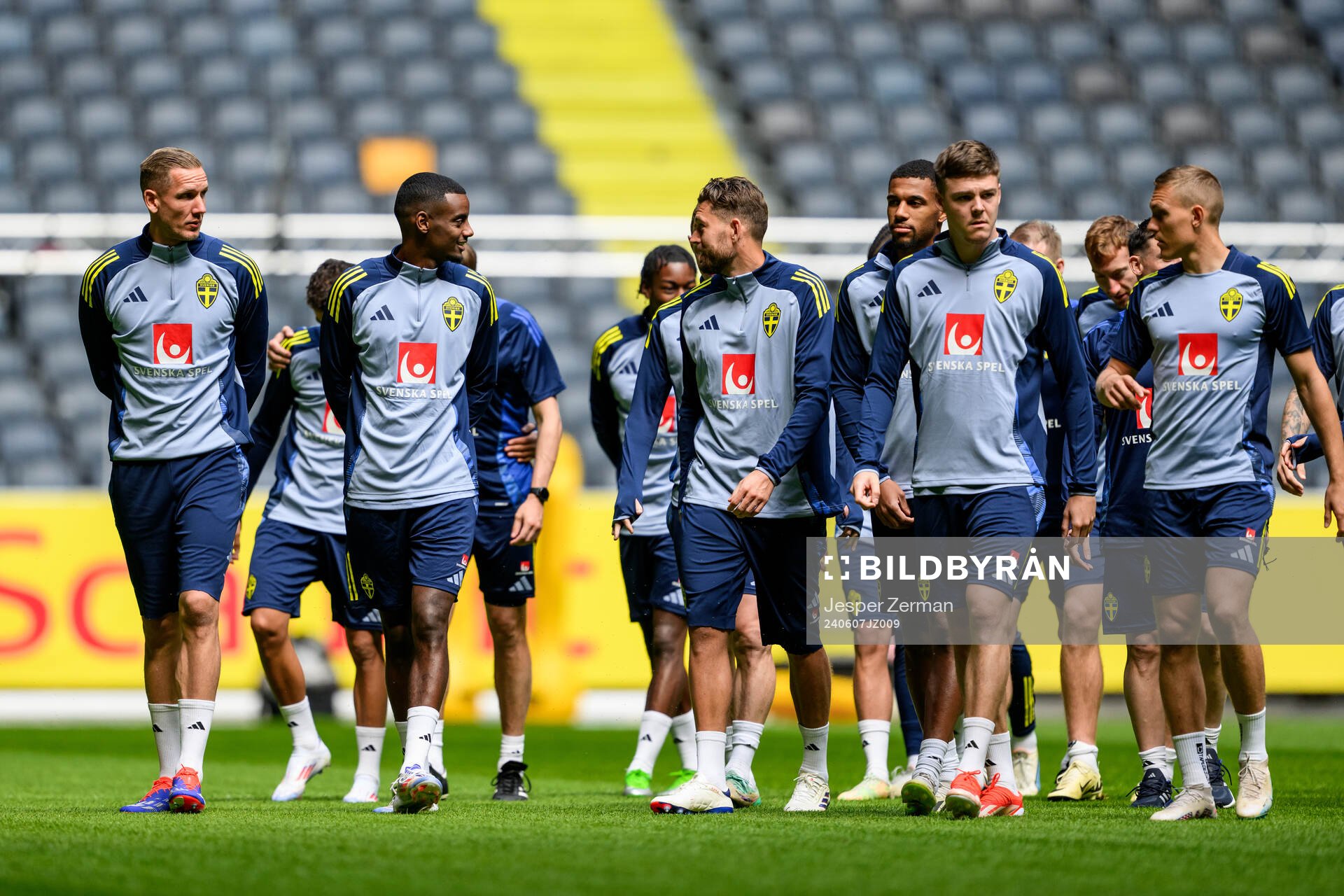 goalkeeper Robin Olsen, Alexander Isak, goalkeeper