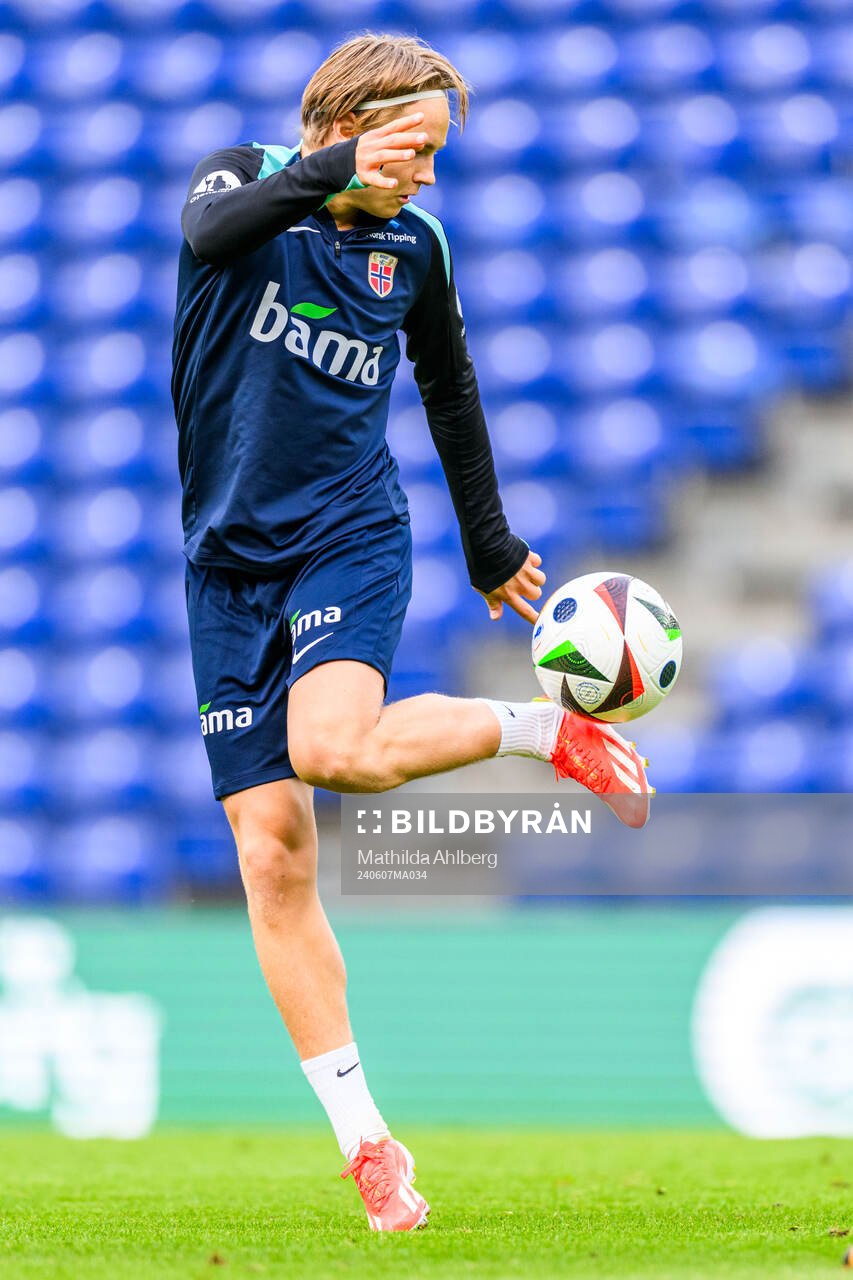Andreas Schjelderup of Norway of the Norwegian national