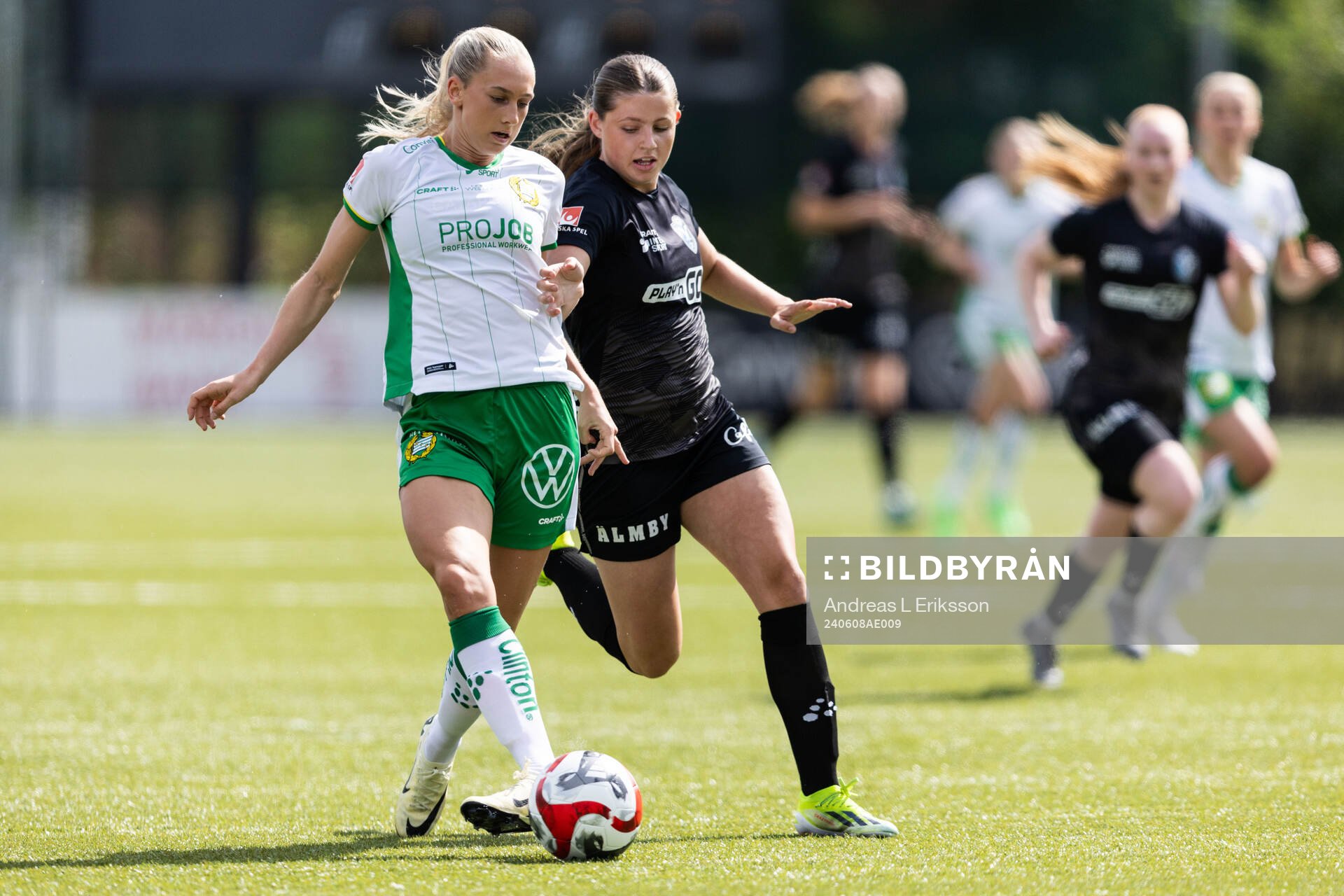 Hammarbys Ellen Wangerheim och Växjö DFFs Emma Holmqvist