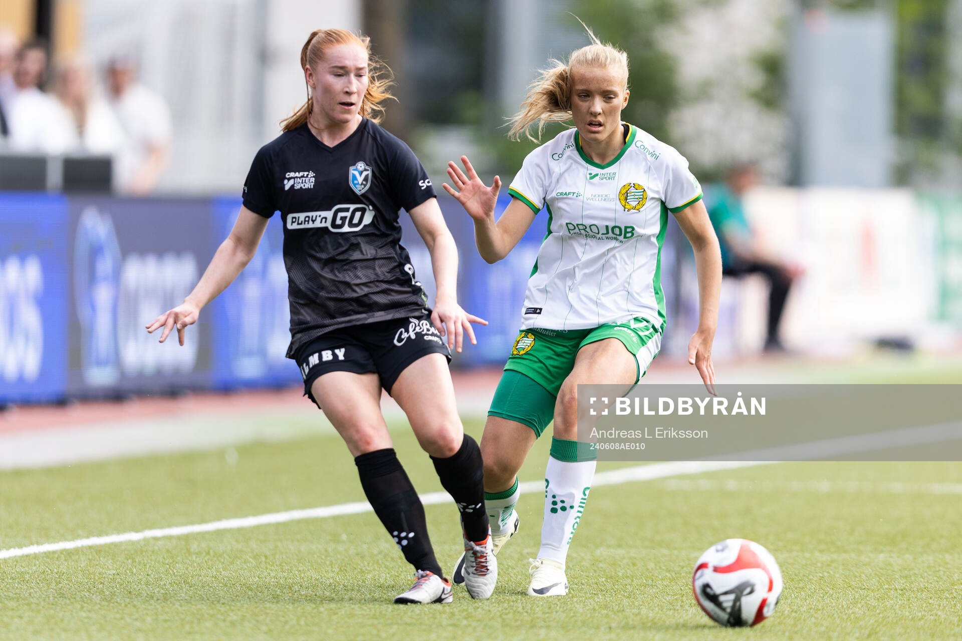 Växjö DFFs Tilde Johansson och Hammarbys Smilla Holmberg