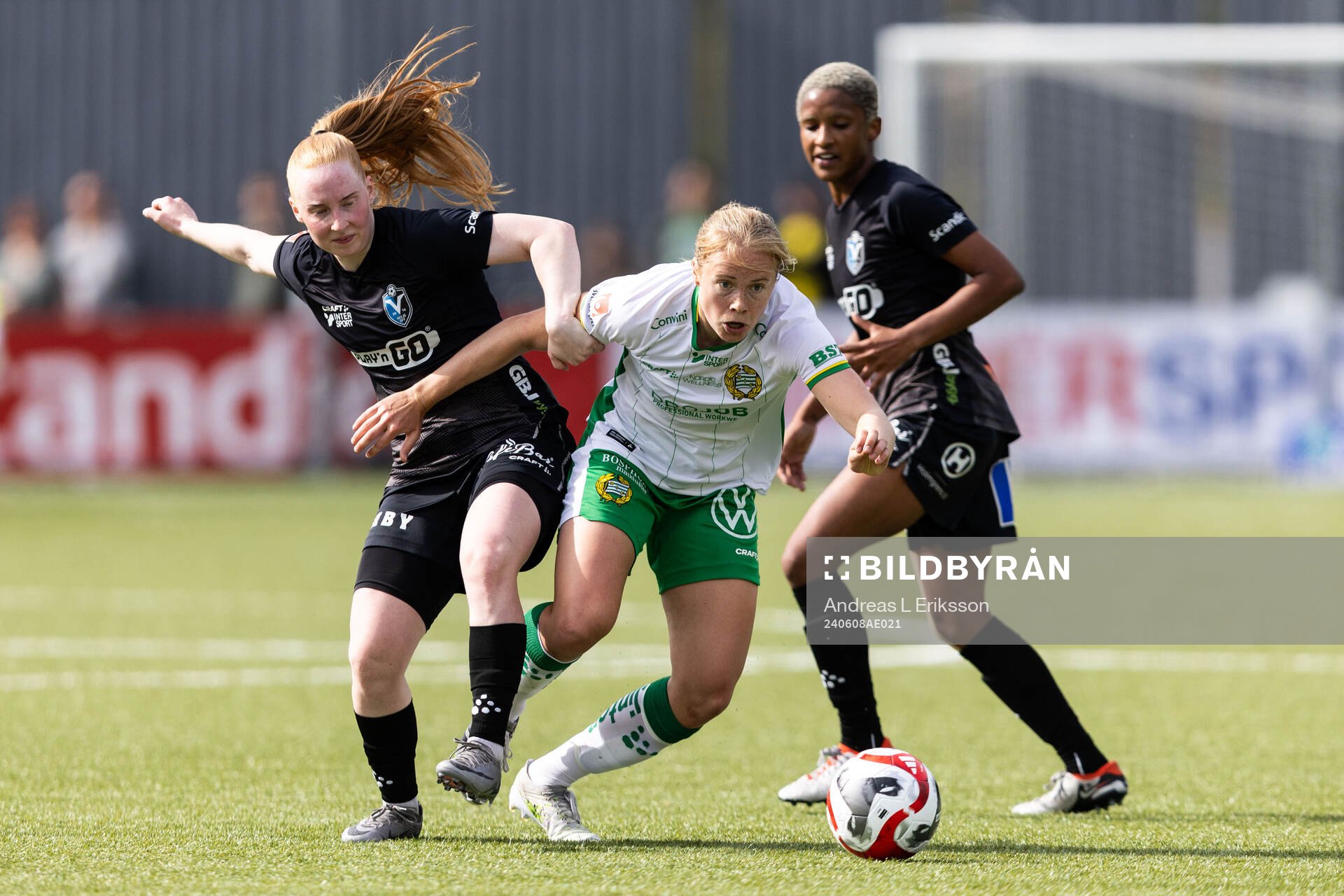 Växjö DFFs Tilde Johansson och Hammarbys Julie Blakstad