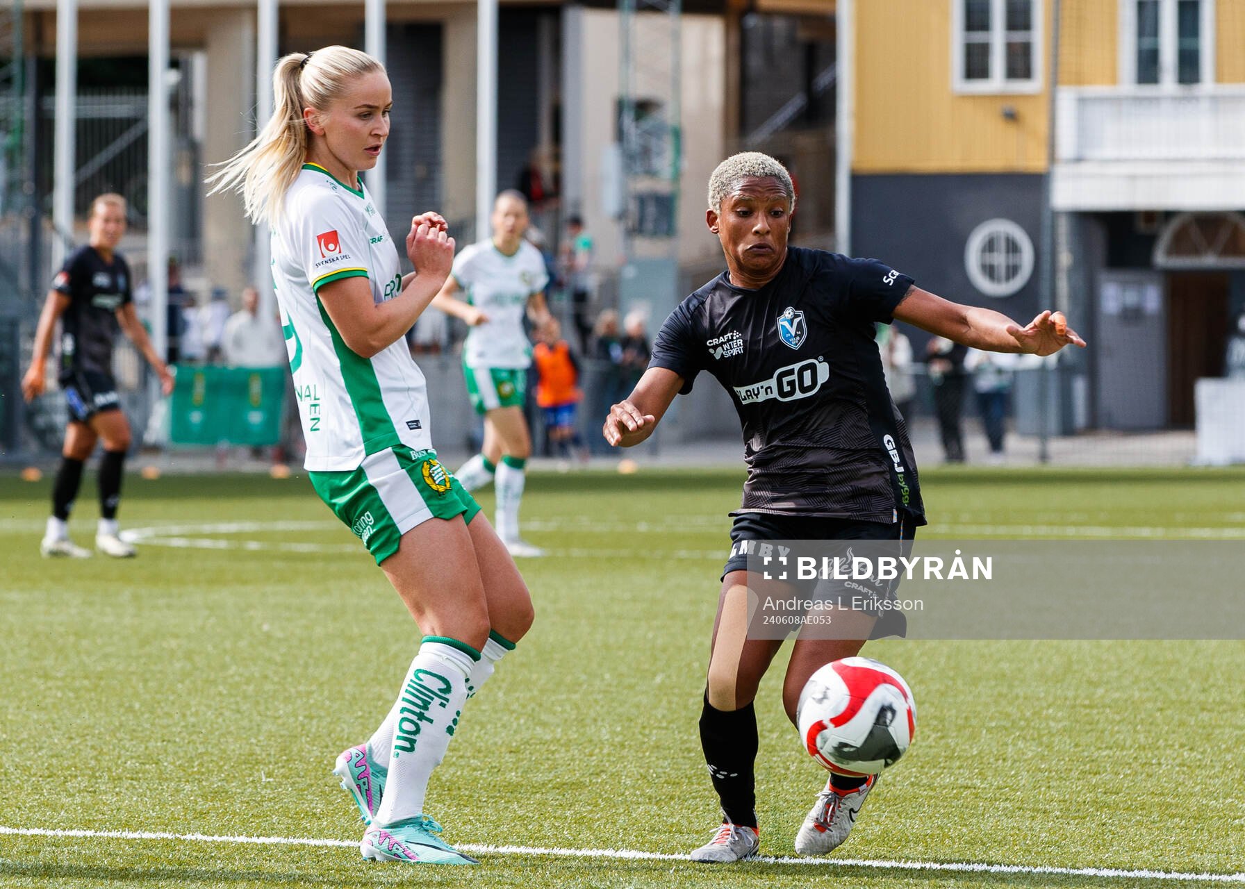Hammarbys Anna Jøsendal och Växjö DFFs Eva Dessislava