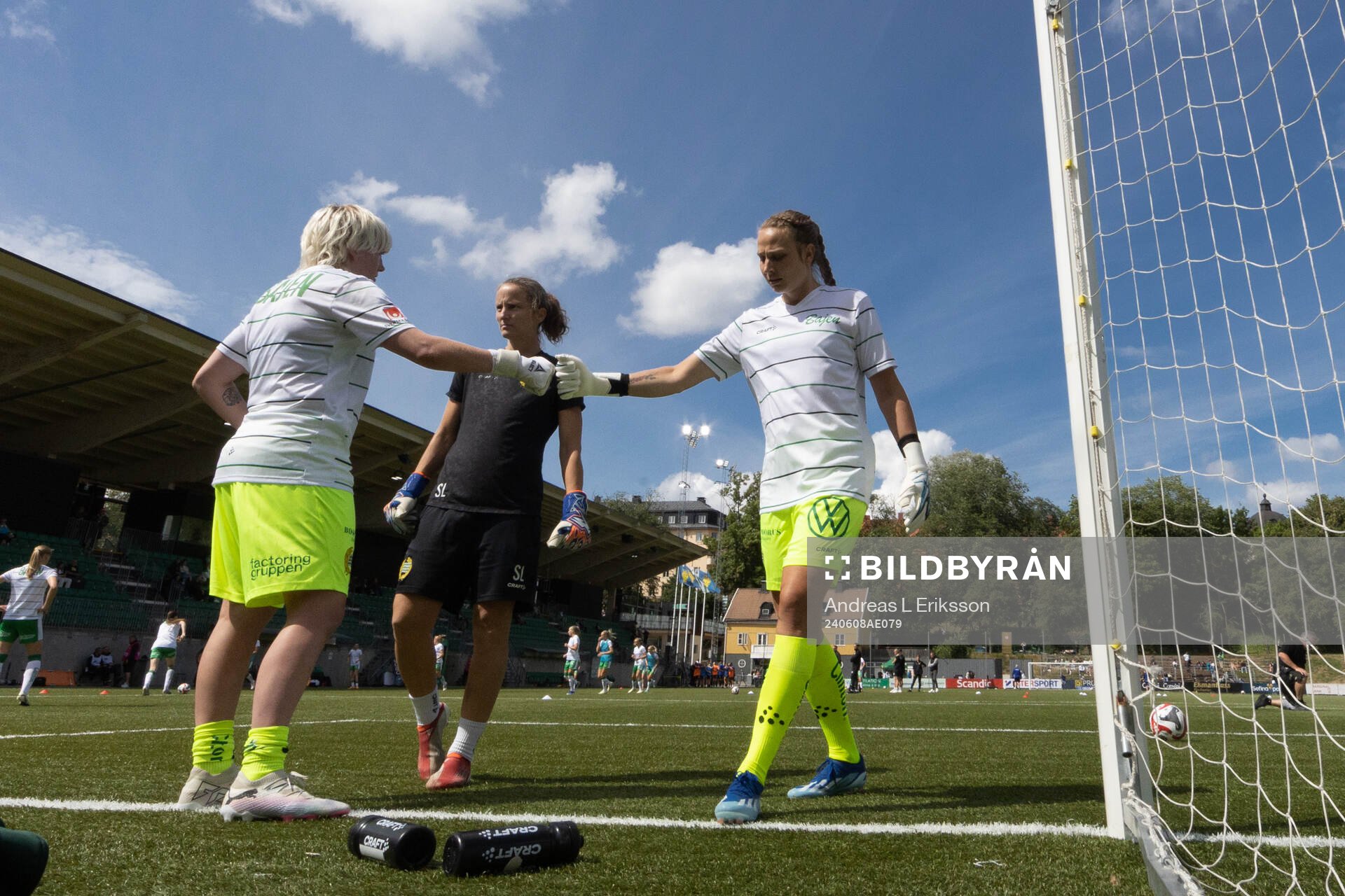 Hammarbys målvakt Moa Edrud och målvakt Anna Tamminen