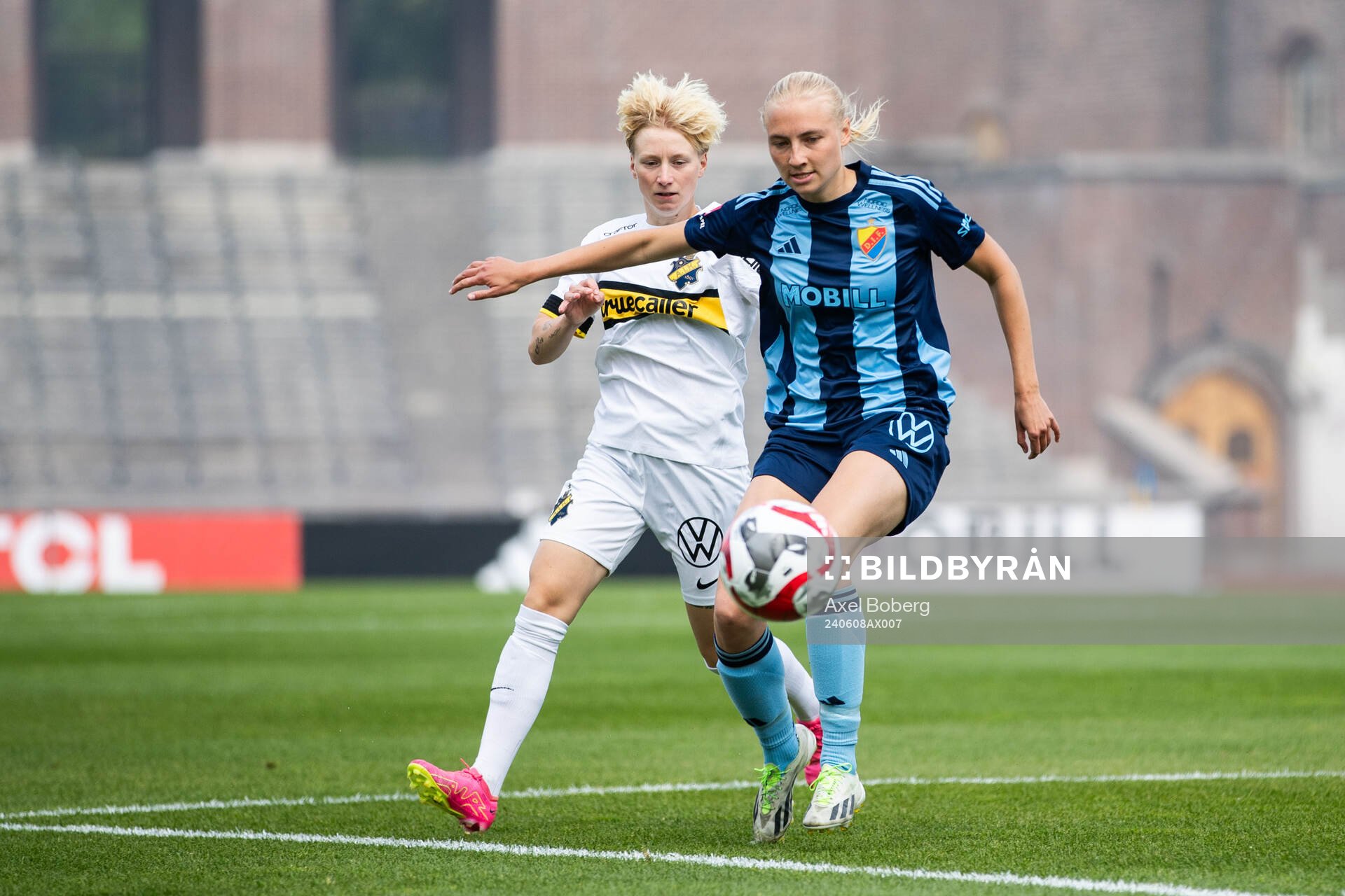 AIKs Monica Hagström och Djurgårdens Stinalisa Johansson