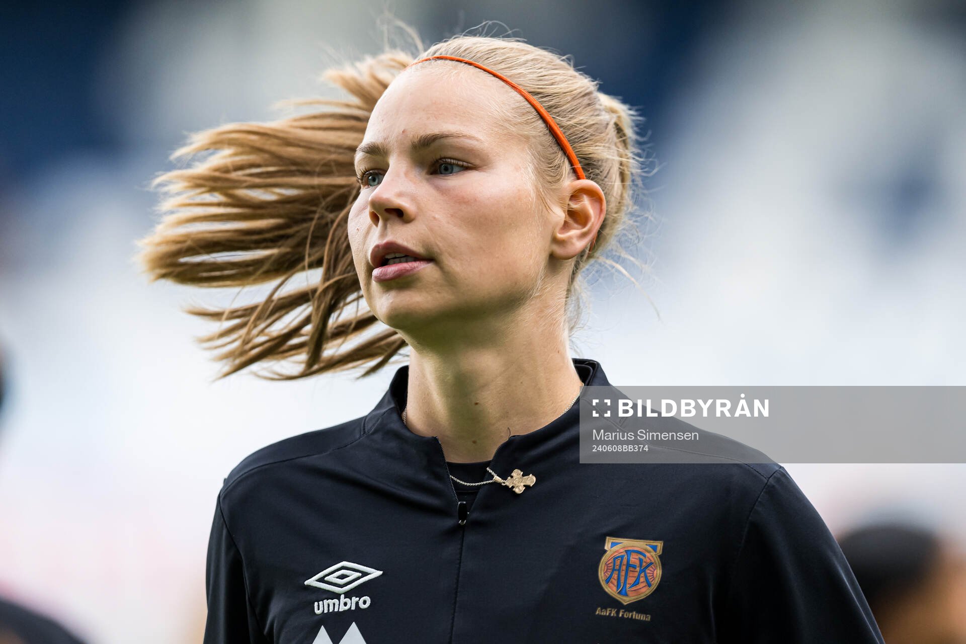 Sofie Emilie Riis of AaFK Fortuna warms up
