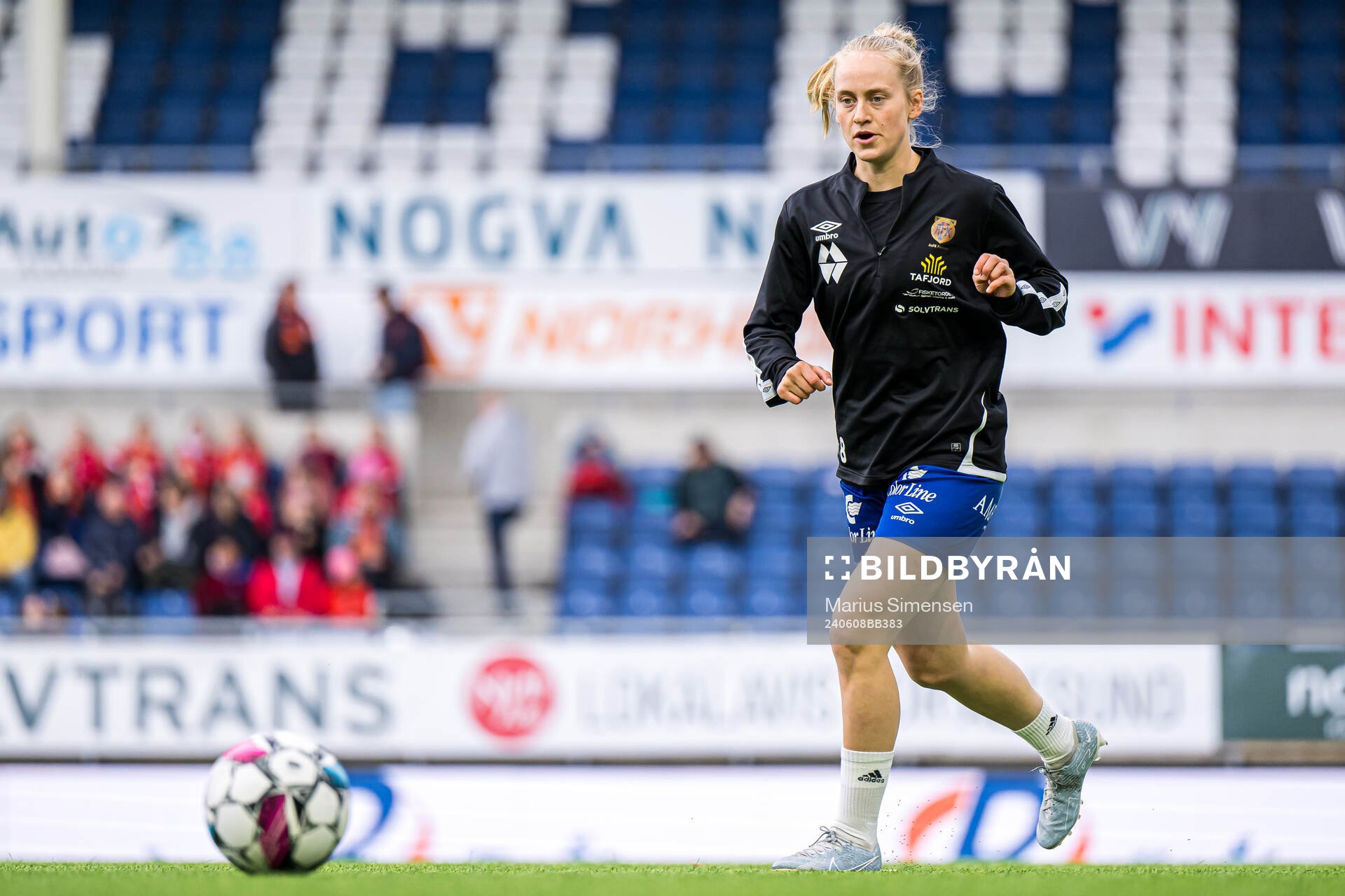 Ingeborg Skretting of AaFK Fortuna warms up