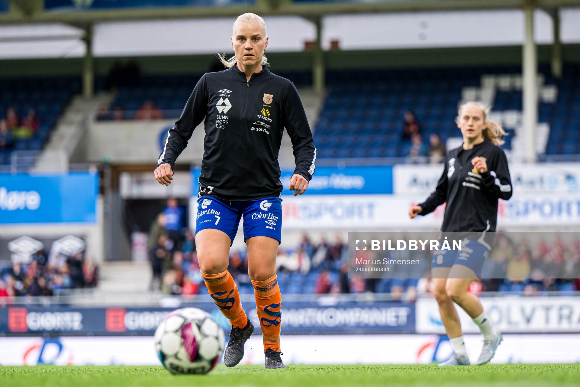 Linn Huseby of AaFK Fortuna warms up