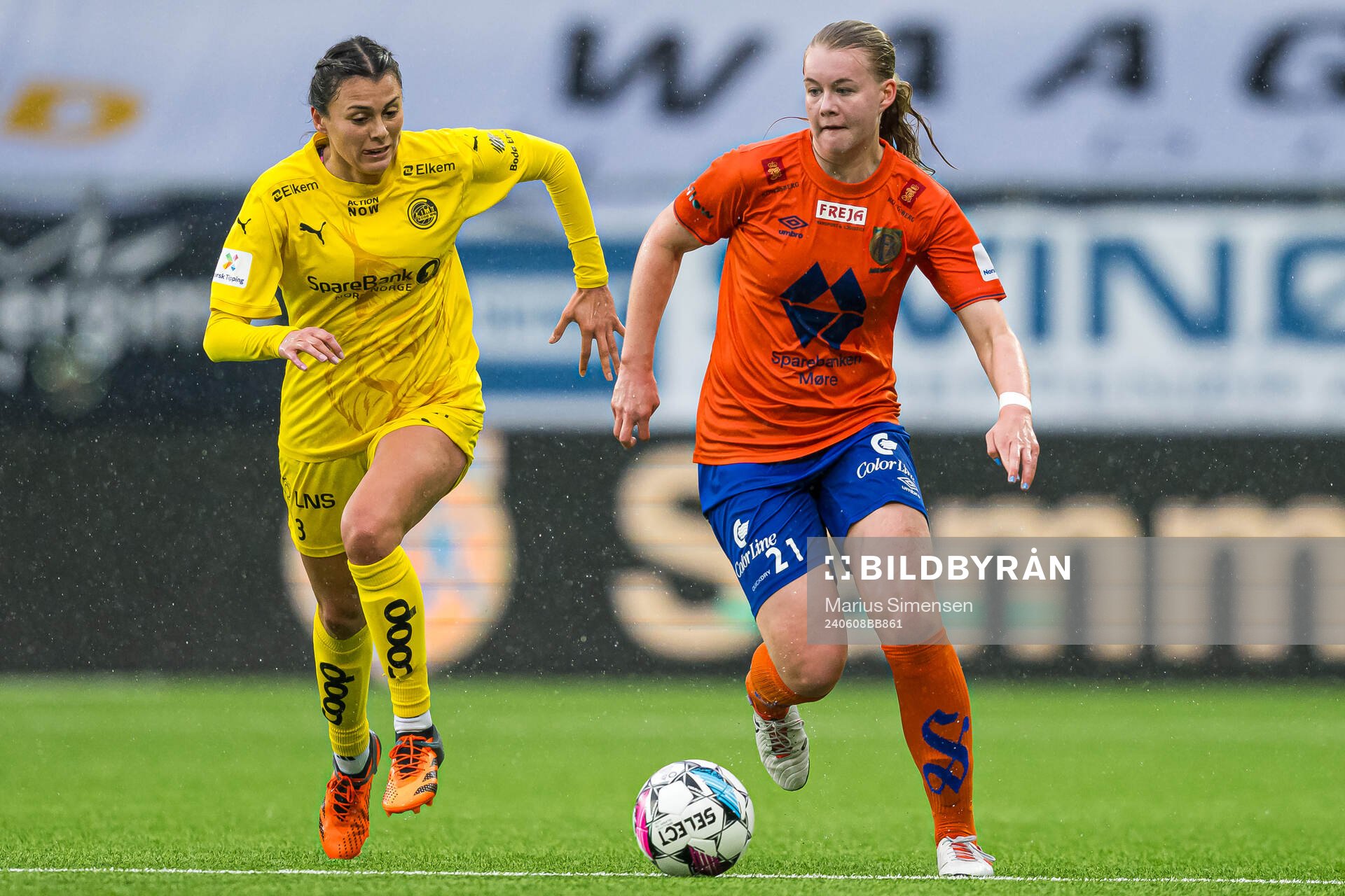 Tuva Angellsen Reiertsen of Bodø/Glimt and Karna Solskjær of AaFK Fortuna during the 1. division football match between AaFK Fortuna and Bodø/Glimt on June 8, 2024 in Ålesund.