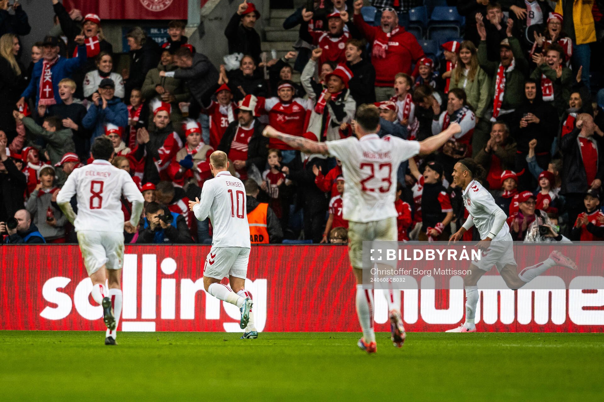 Yussuf Poulsen of Denmark celebrate with teammates