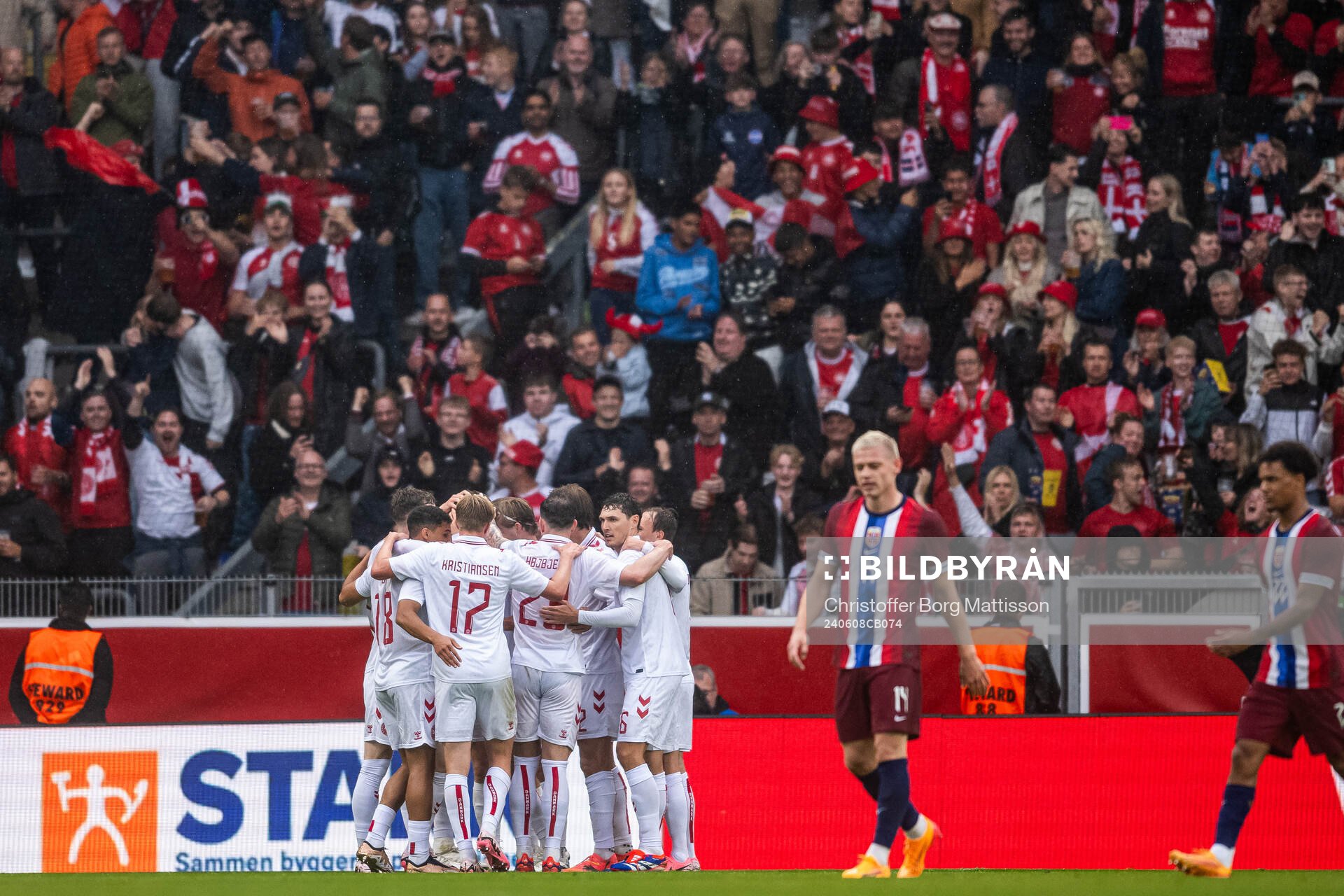 Jannik Vestergaard of Denmark celebrate with teammates