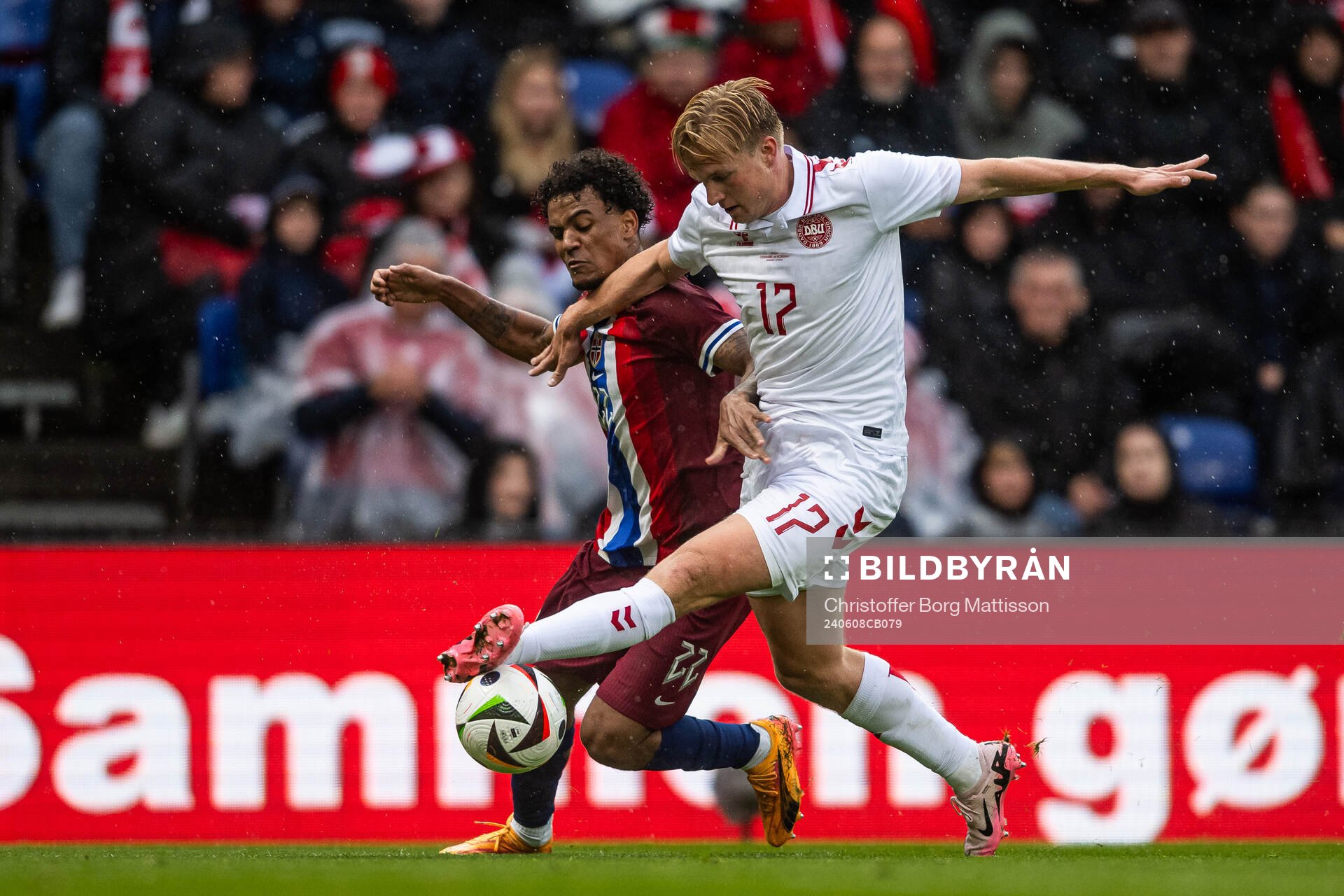 Oscar Bobb of Norway and Victor Kristiansen of Denmark