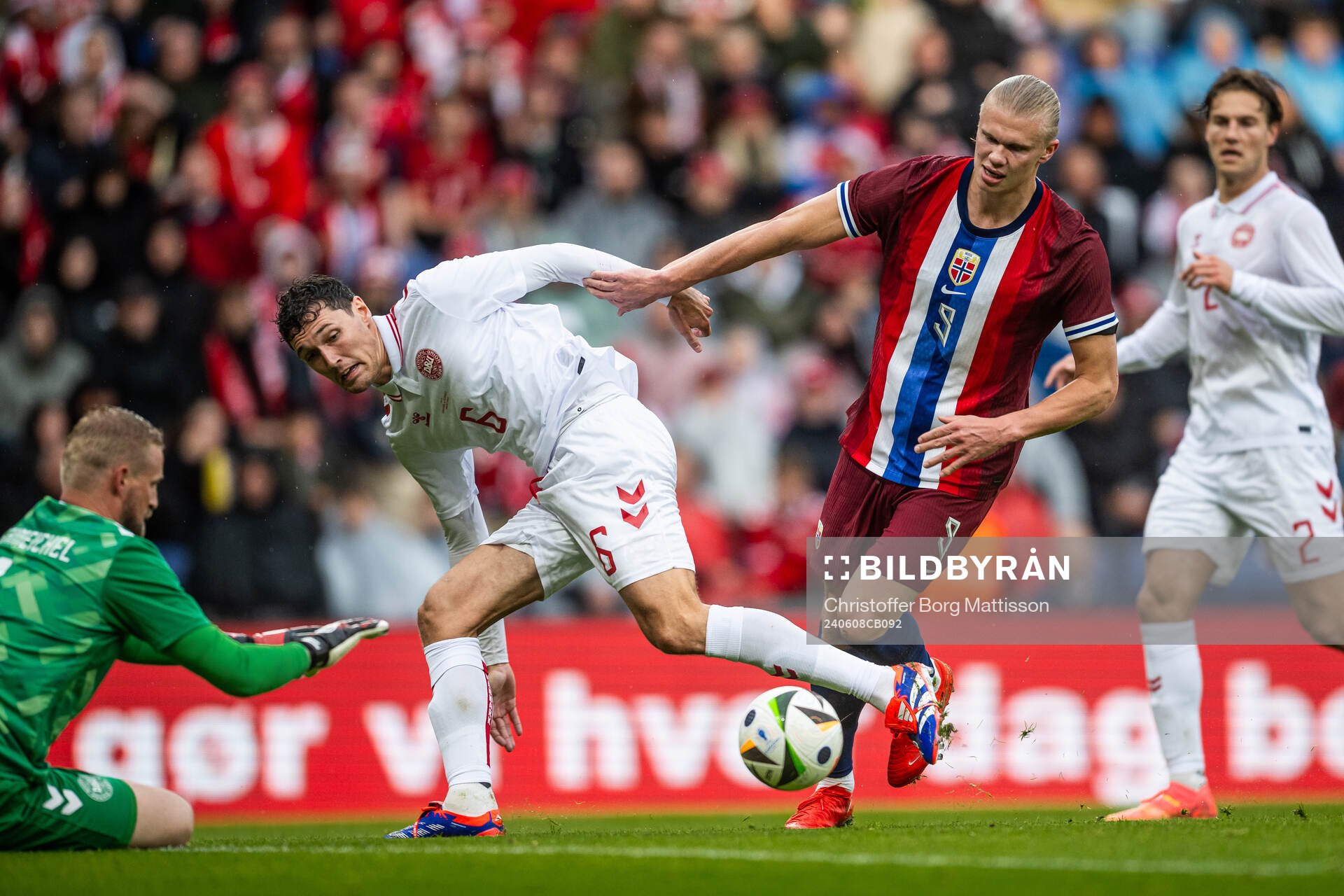 Andreas Christensen of Denmark and Erling Braut Haaland of