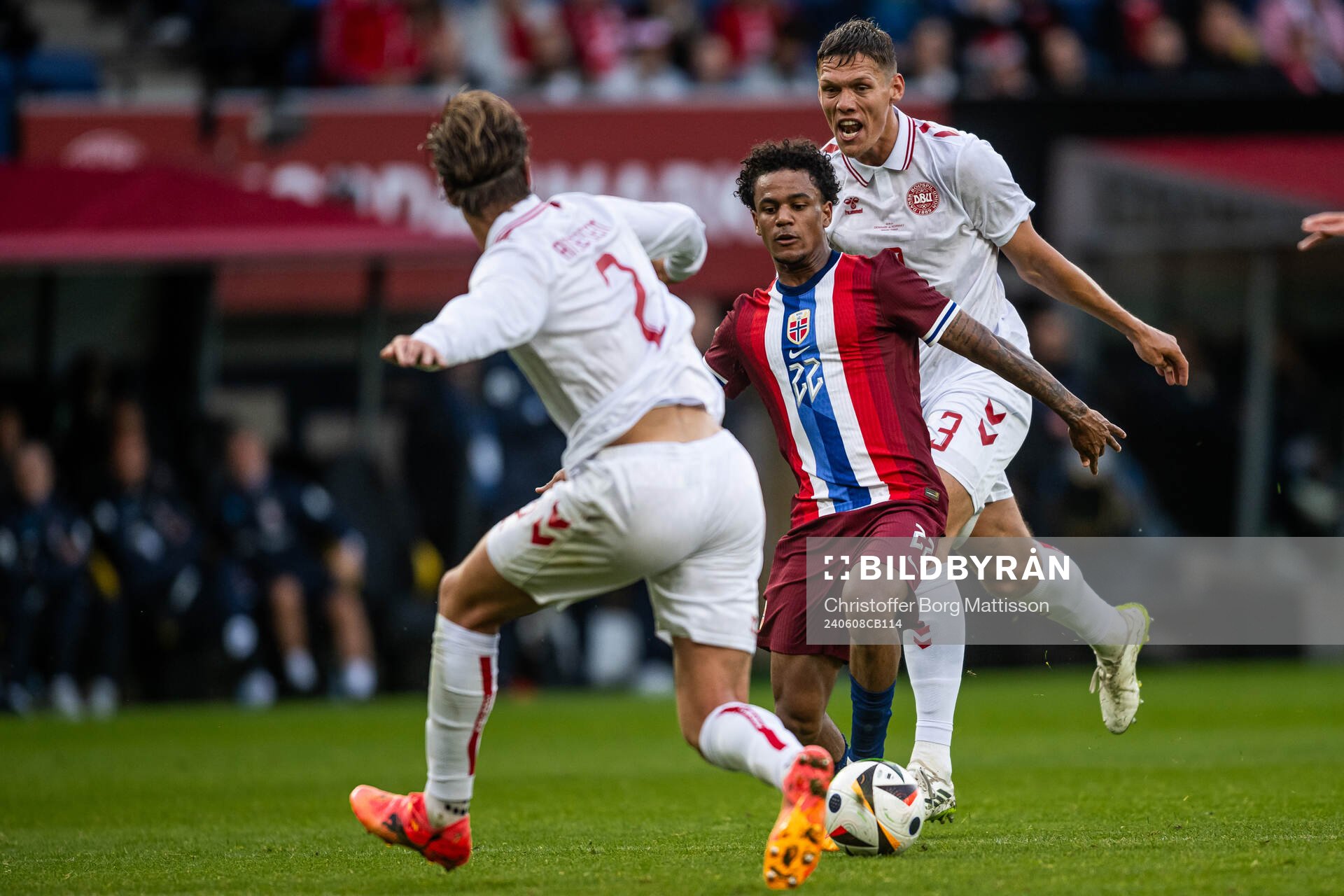 Oscar Bobb of Norway and Jannik Vestergaard of Denmark