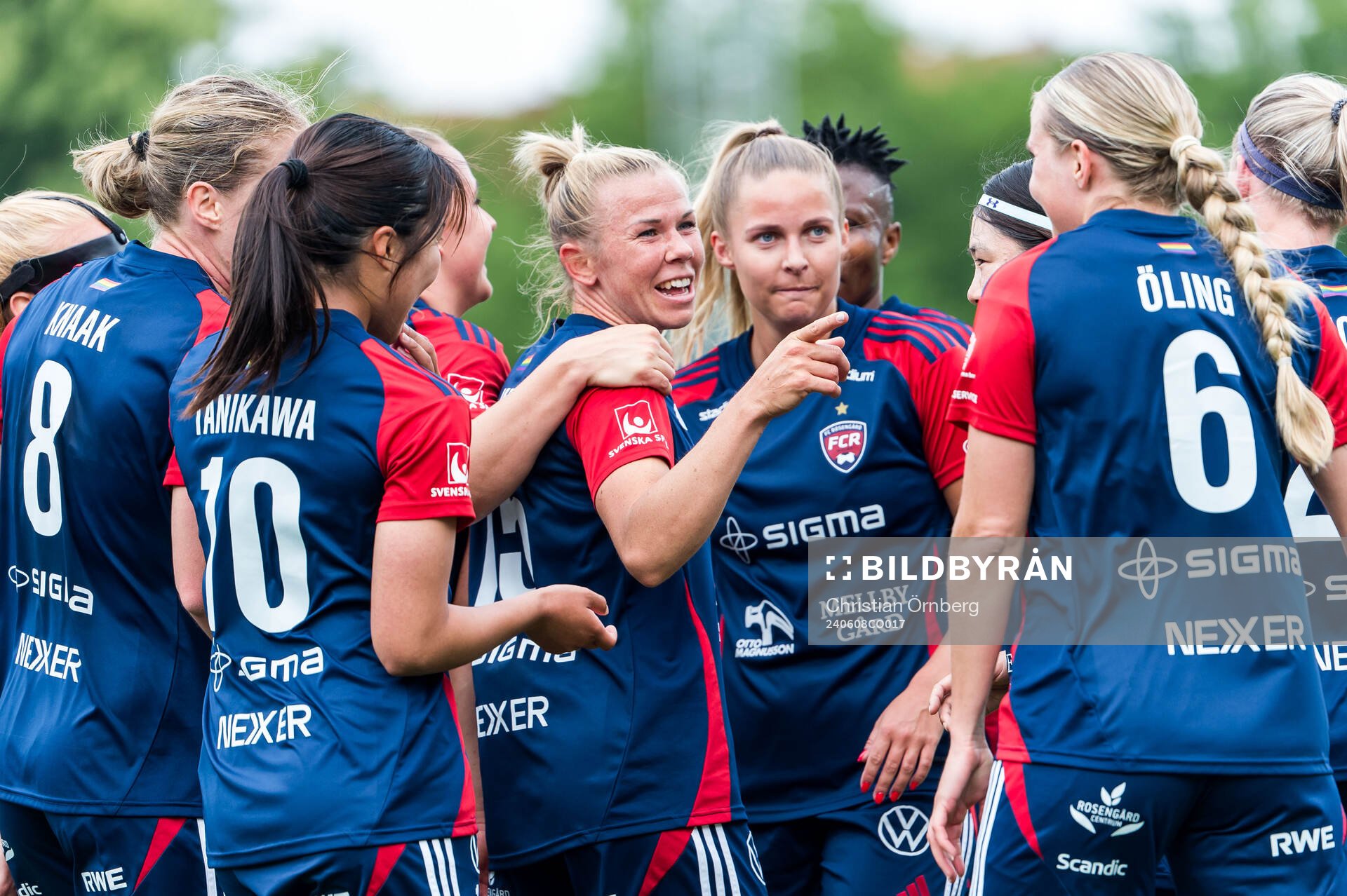 FC Rosengårds Jessica Wik jublar med lagkamrater