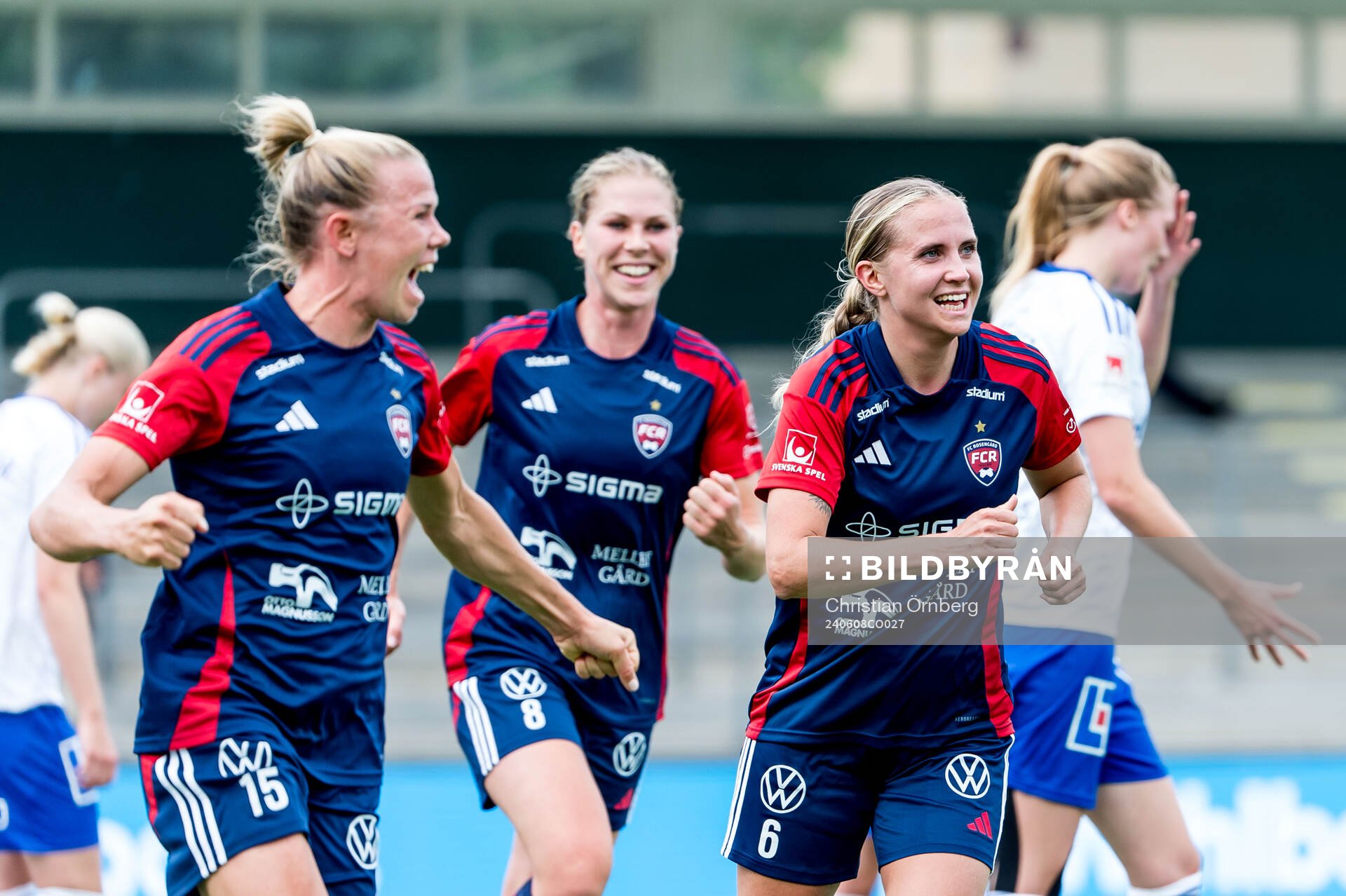 FC Rosengårds Jessica Wik, Rebecca Knaak och Ria Noora Minerva Öling jublar under fotbollsmatchen i Damallsvenskan mellan FC Rosengård och IFK Norrköping den 8 juni 2024 i Malmö.